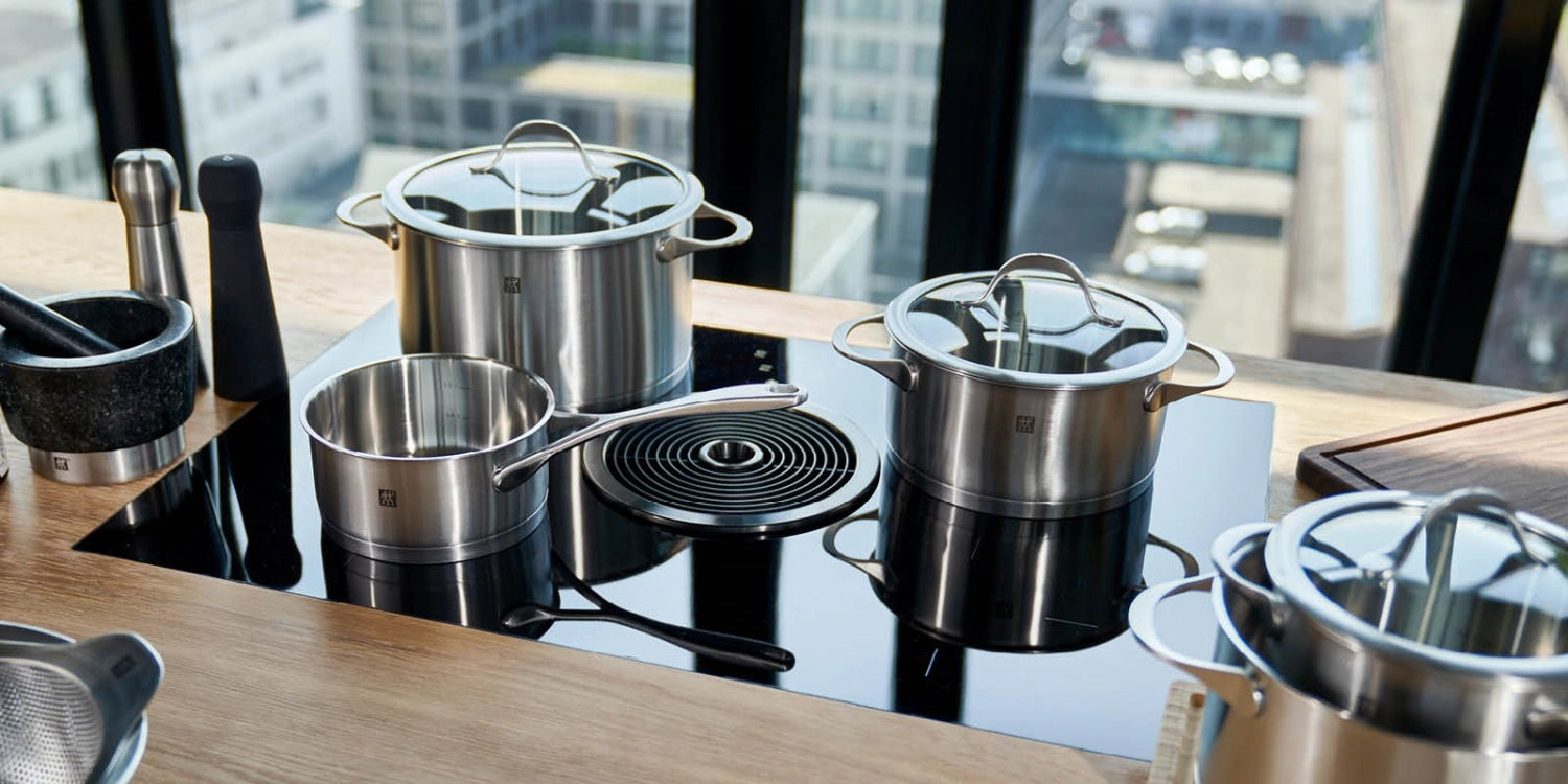 Zwilling Essence Kochgeschirr-Set 4tlg. aus hochwertigem Edelstahl, ideal für vielseitiges Kochen und langlebige Nutzung in der modernen Küche.