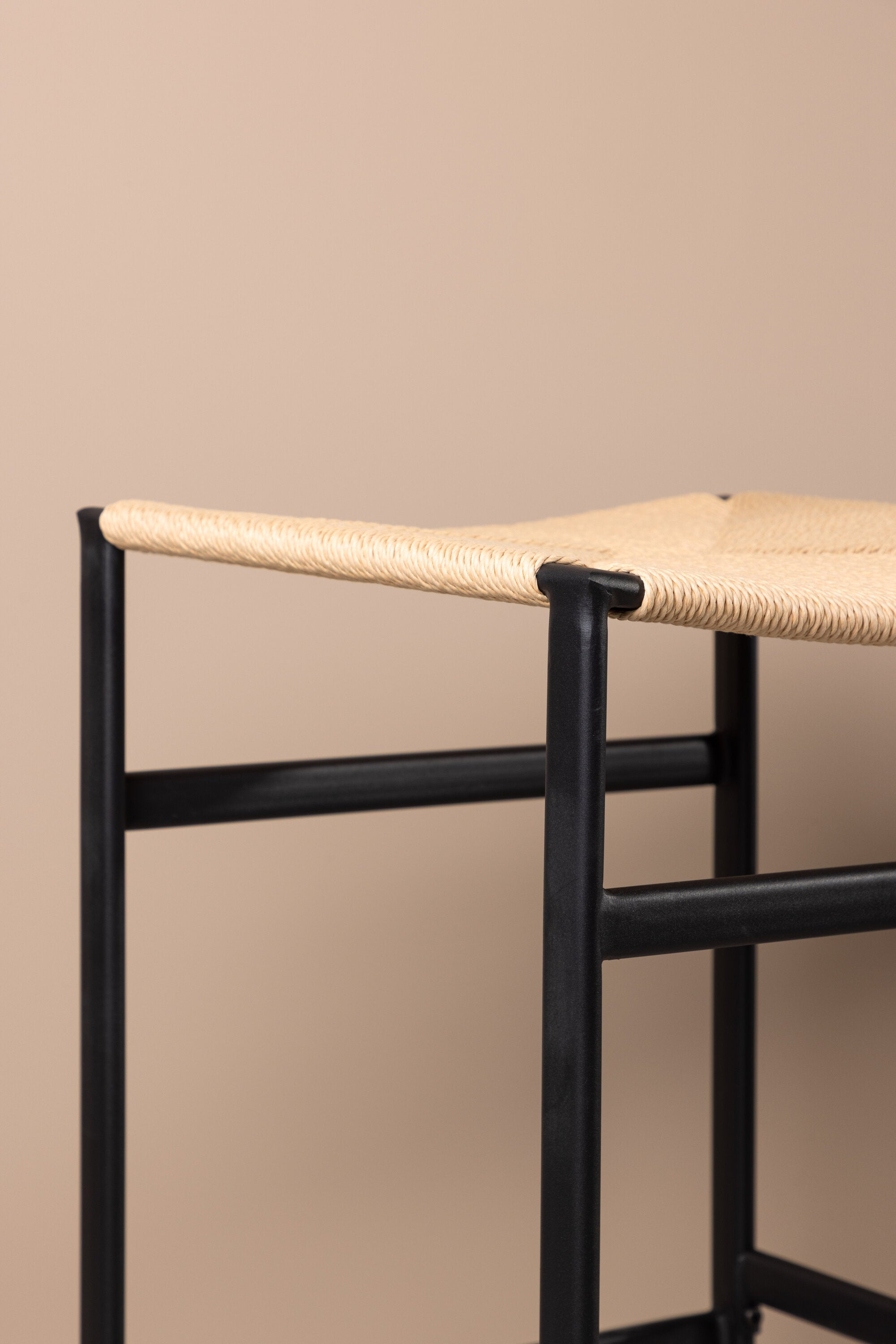 Polly Barstuhl in Natur präsentiert im Onlineshop von KAQTU Design AG. Barhocker ist von Venture Home