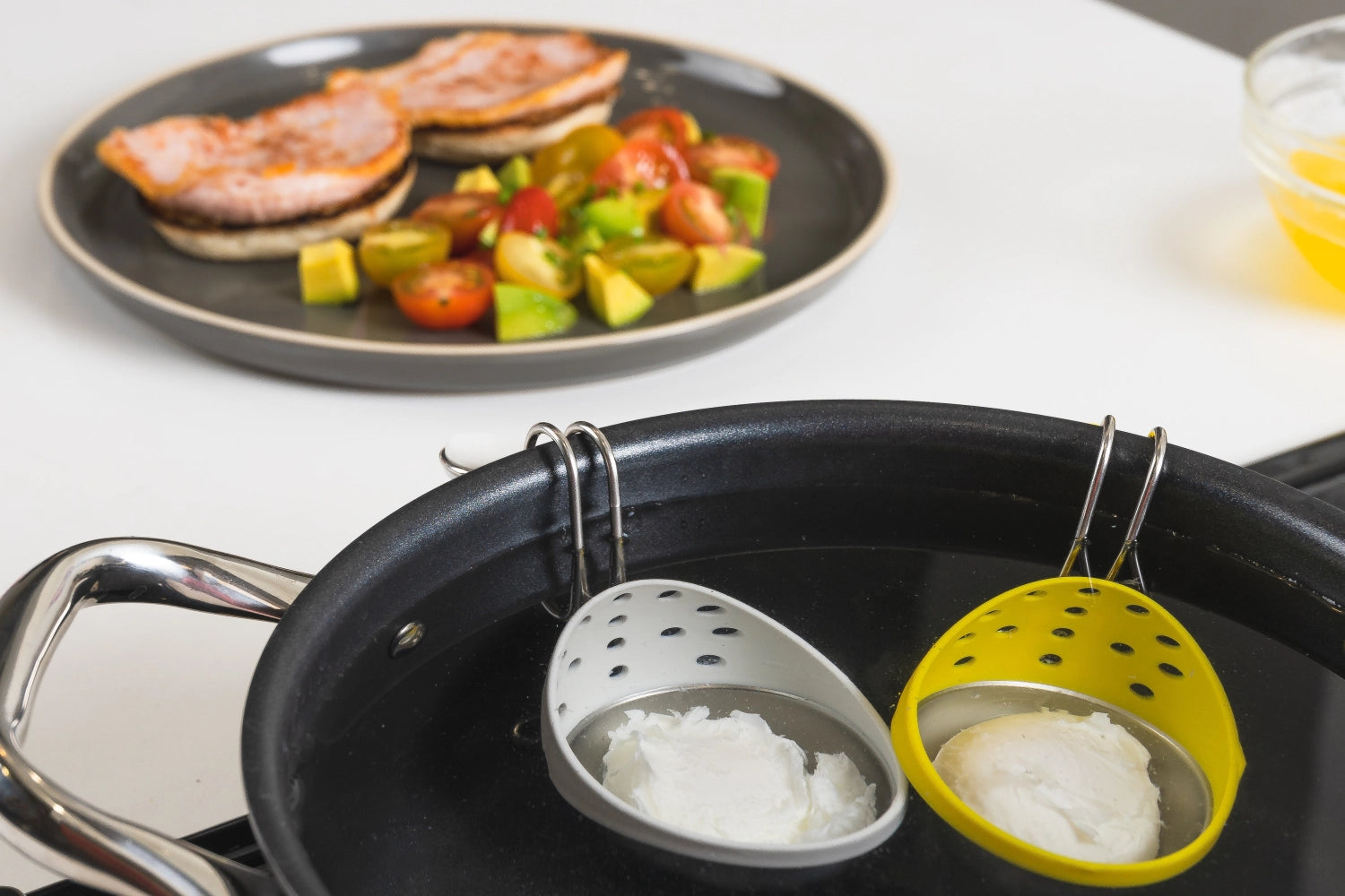 Eier-Pochierer Deluxe 2er Set von Cuisipro, hochwertiges Kochbesteck für perfekte pochierte Eier, ideal für Frühstücksgenuss.