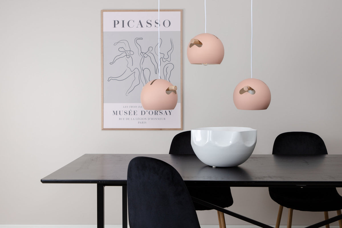 Tubbie Pendelleuchte in Altrosa präsentiert im Onlineshop von KAQTU Design AG. Pendelleuchte ist von Venture Home