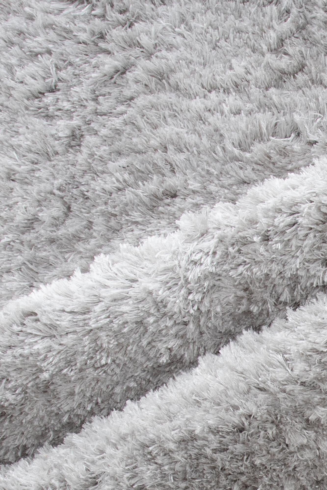 Natta Teppich in Silber präsentiert im Onlineshop von KAQTU Design AG. Teppich ist von Venture Home
