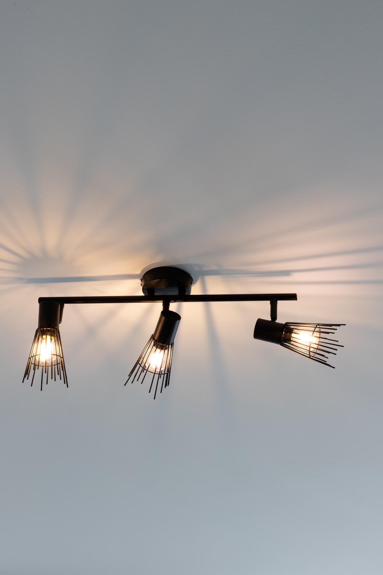 Pico Wandleuchte in Schwarz präsentiert im Onlineshop von KAQTU Design AG. Wandleuchte ist von Venture Home
