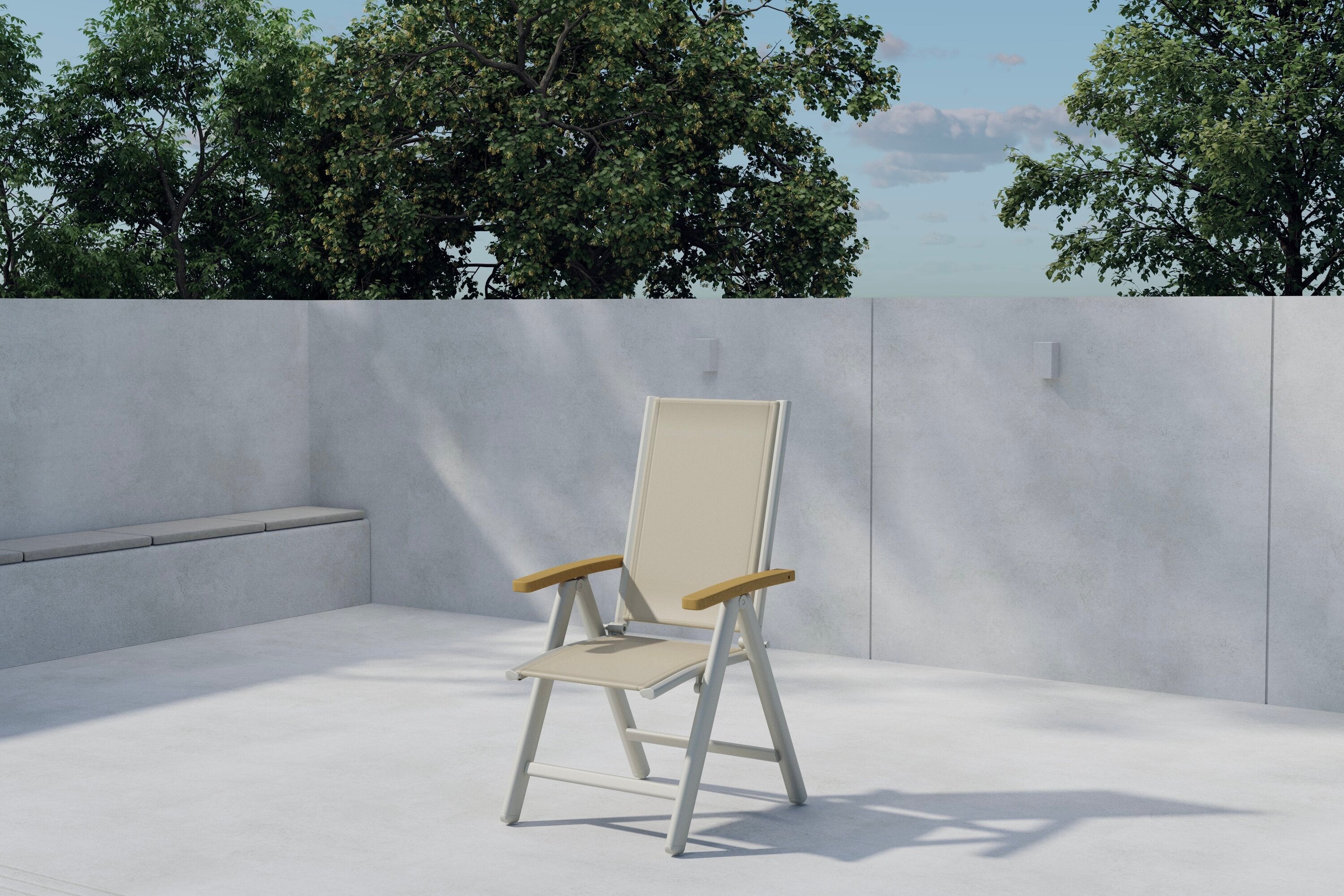 Eleganter Panama Gartenstuhl in sanftem Beige, ideal für stilvolle Garten- und Terrassengestaltung, von Venture Home.