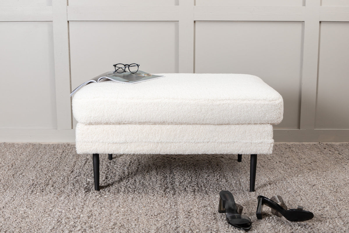 Boom Ottoman / Pouf in Weiss präsentiert im Onlineshop von KAQTU Design AG. Ottoman ist von Venture Home