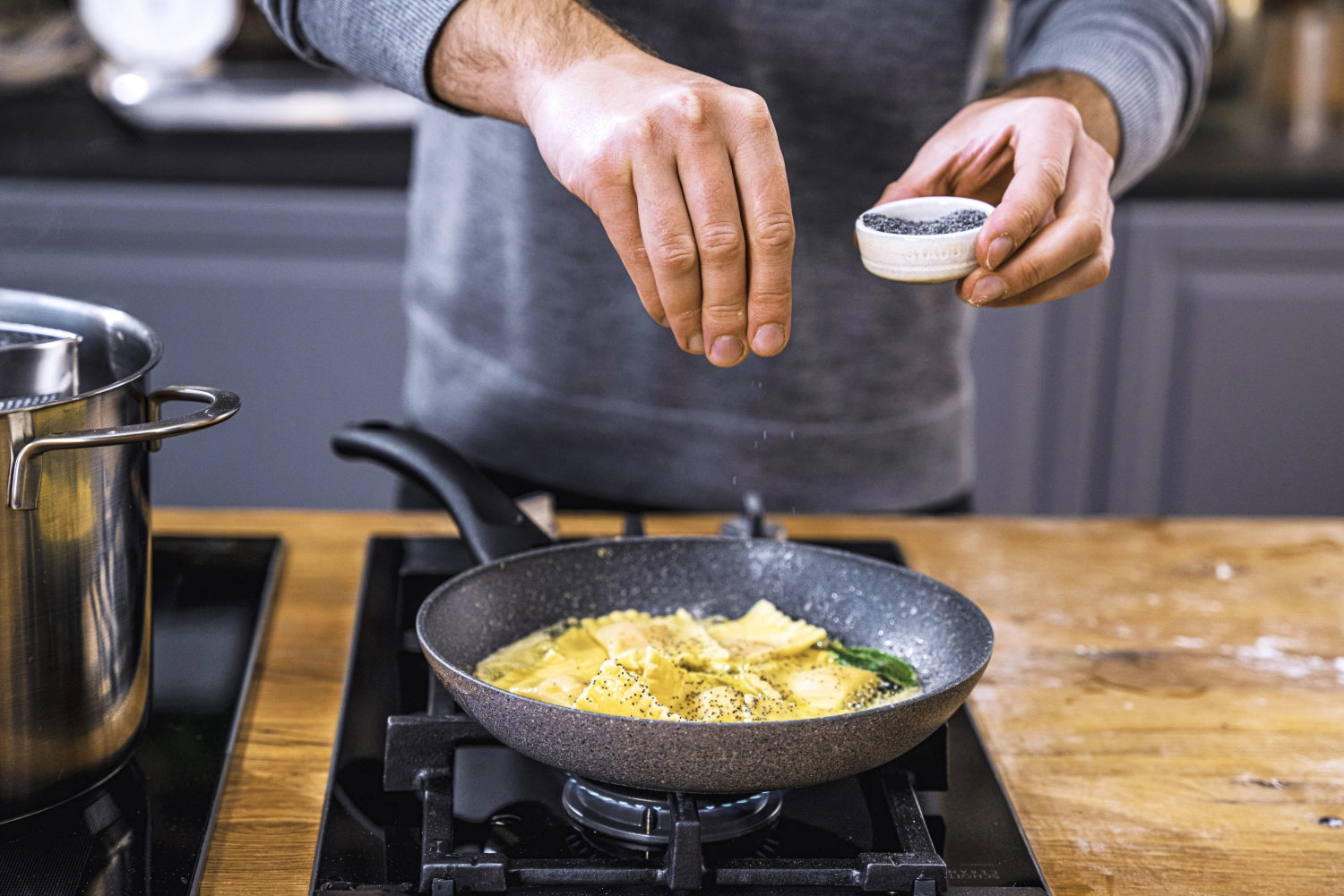 Ballarini Cortina Granitium: Robuste Schmorpfanne für köstliche Gerichte.