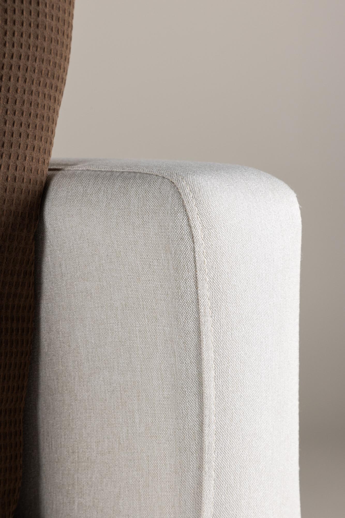 Sofia Sessel von Venture Home: Elegantes Design und gemütliche Polsterung für einladende Wohnräume.