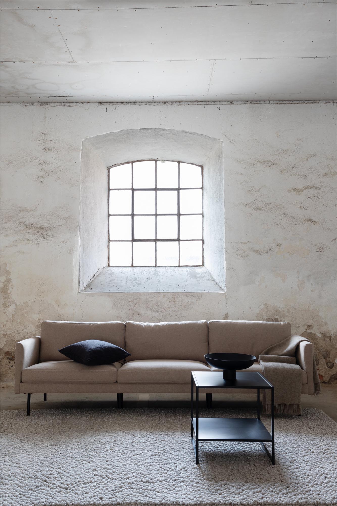 Zoom 3er Sofa in Braun präsentiert im Onlineshop von KAQTU Design AG. 3er Sofa ist von Venture Home