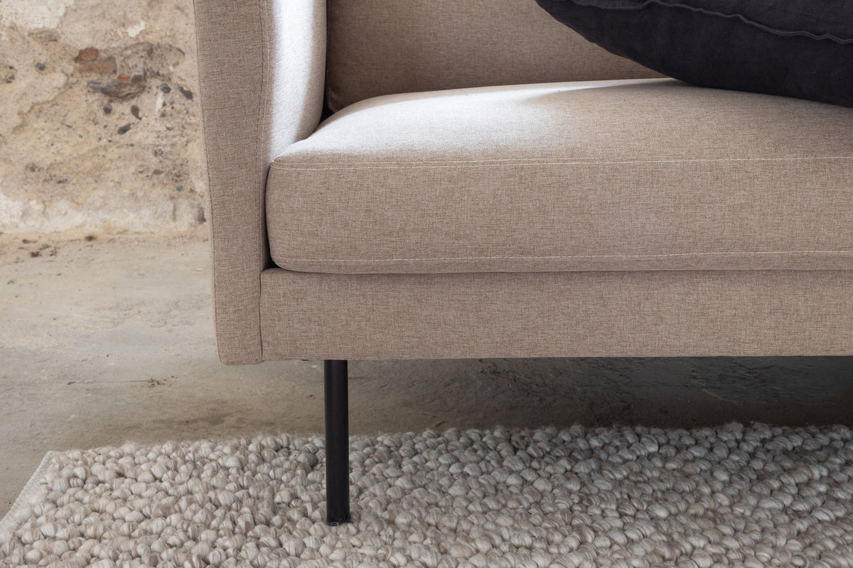 Zoom 3er Sofa in Braun präsentiert im Onlineshop von KAQTU Design AG. 3er Sofa ist von Venture Home