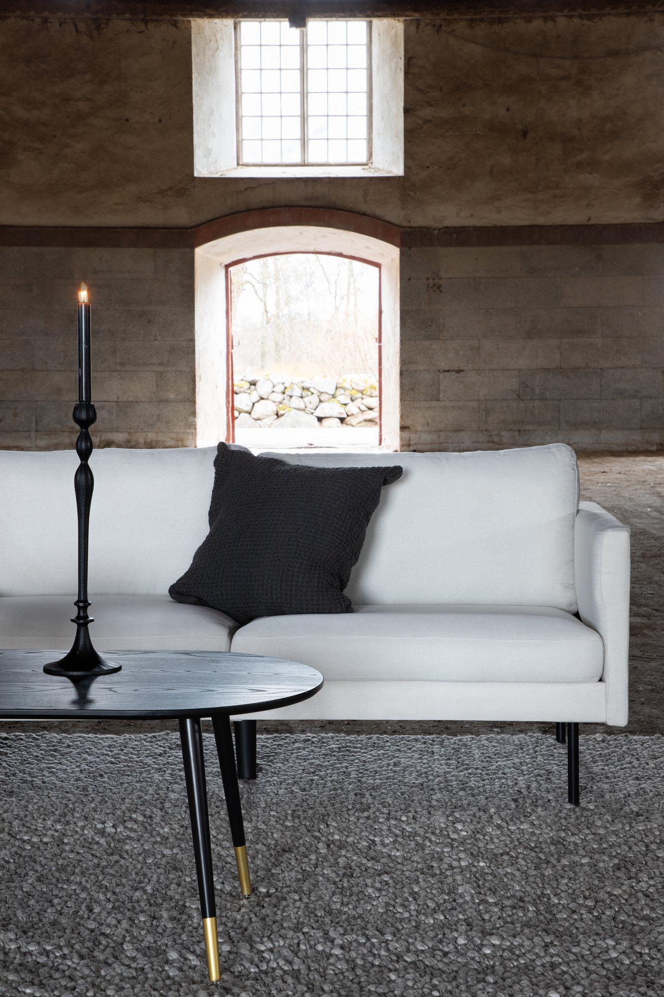 Zoom 3er Sofa in Hell beige präsentiert im Onlineshop von KAQTU Design AG. 3er Sofa ist von Venture Home