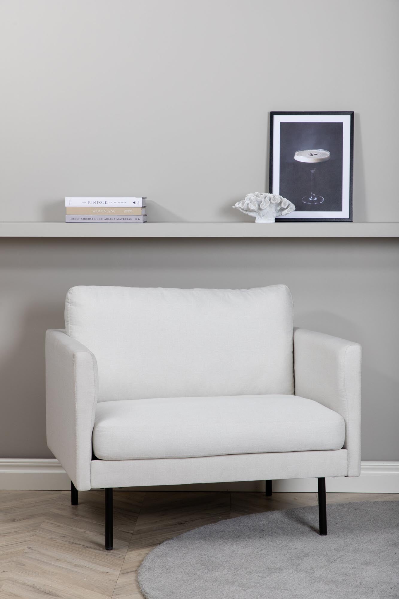 Zoom Sessel in Hell beige präsentiert im Onlineshop von KAQTU Design AG. Sessel mit Armlehnen ist von Venture Home