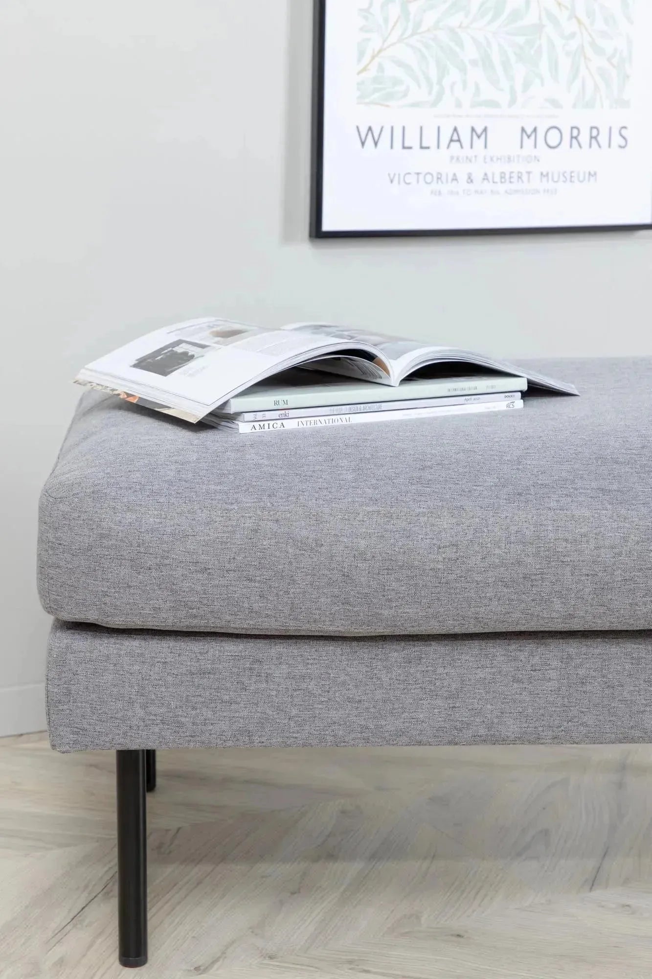 Eleganter Zoom Pouf: Modernes Design für stilvolle Wohnräume.