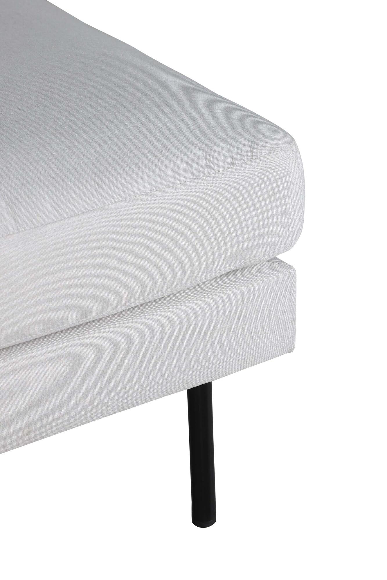 Zoom Ottoman / Pouf in Hell beige präsentiert im Onlineshop von KAQTU Design AG. Ottoman ist von Venture Home