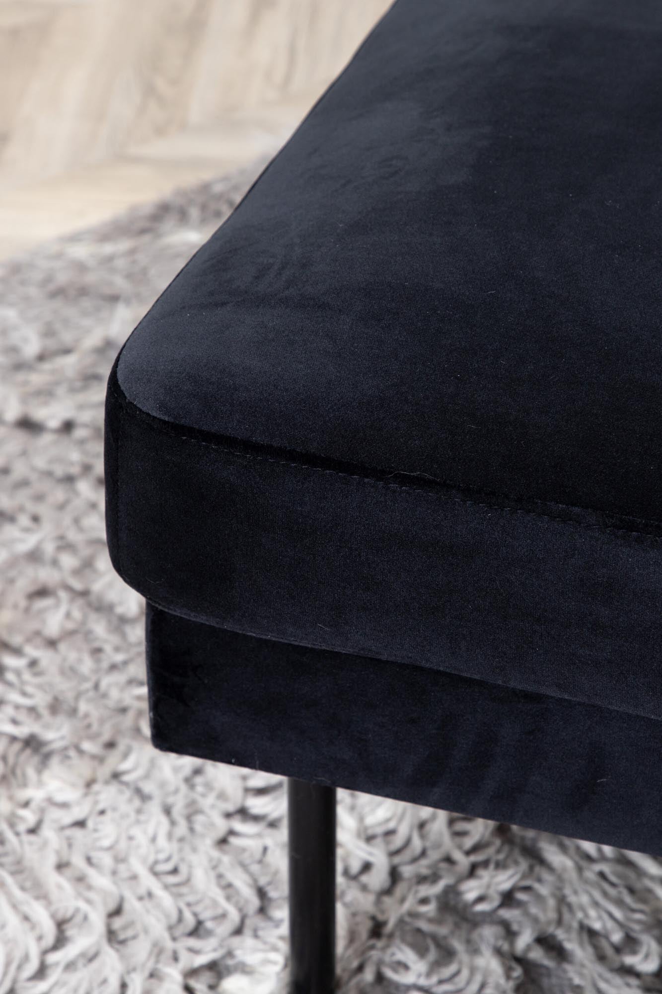 Zoom Ottoman / Pouf in Schwarz präsentiert im Onlineshop von KAQTU Design AG. Ottoman ist von Venture Home