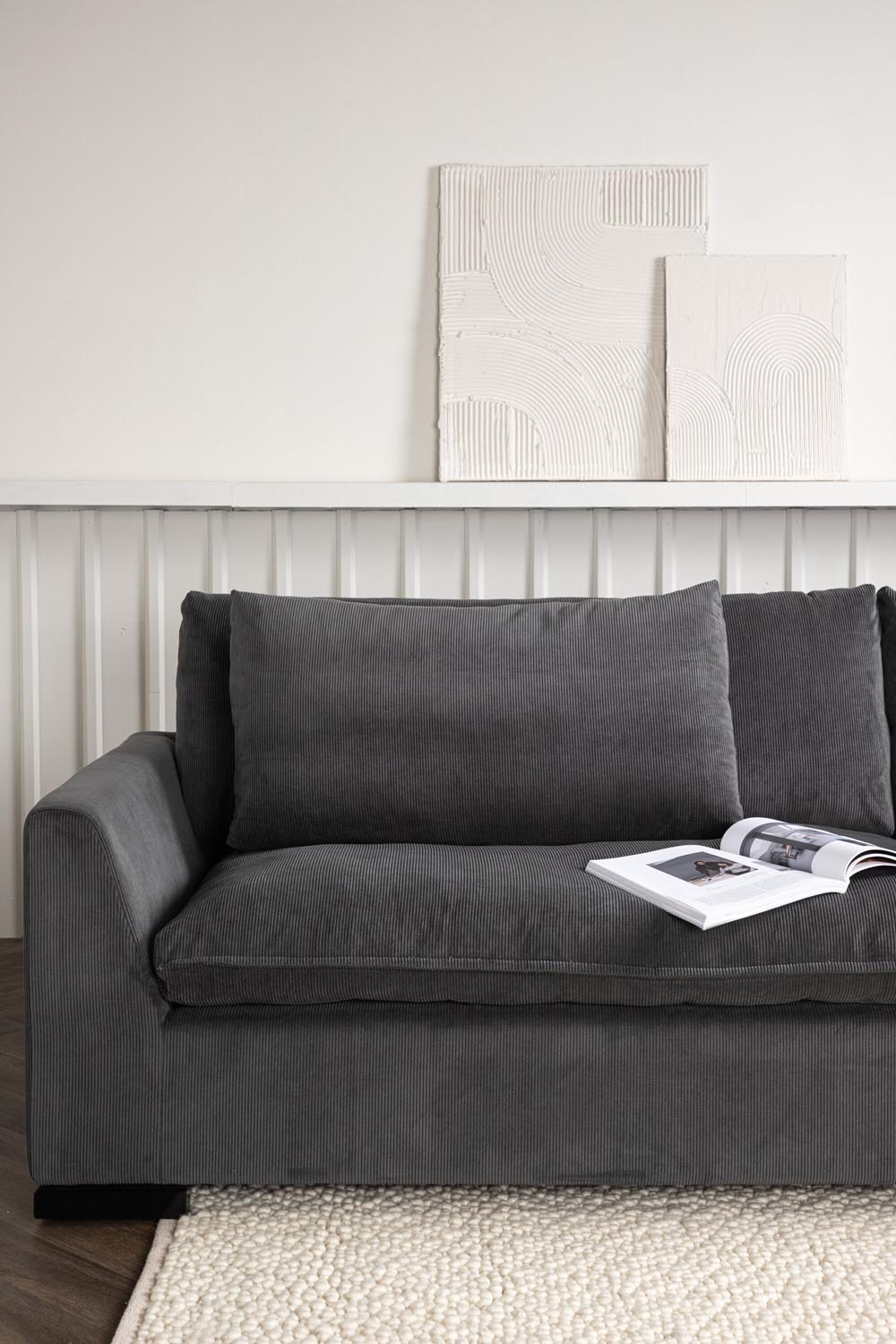 Durham Sofa in Dunkelgrau präsentiert im Onlineshop von KAQTU Design AG. 3er Sofa ist von Venture Home