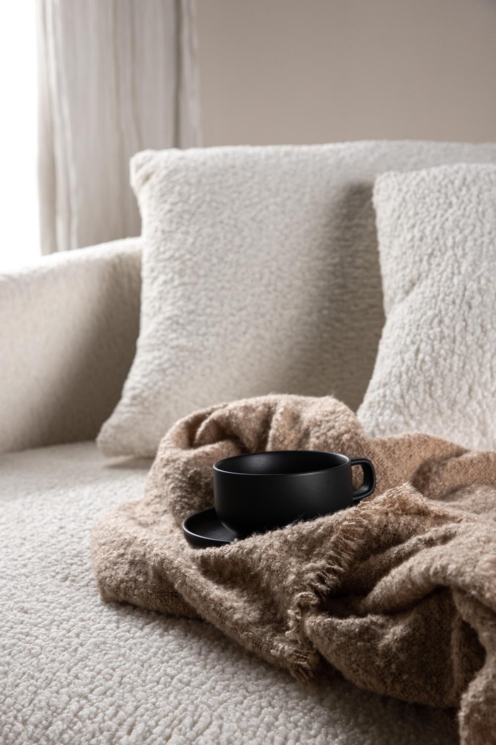 Kelso 2 Sitzer Sofa in Weiss präsentiert im Onlineshop von KAQTU Design AG. 2er Sofa ist von Venture Home
