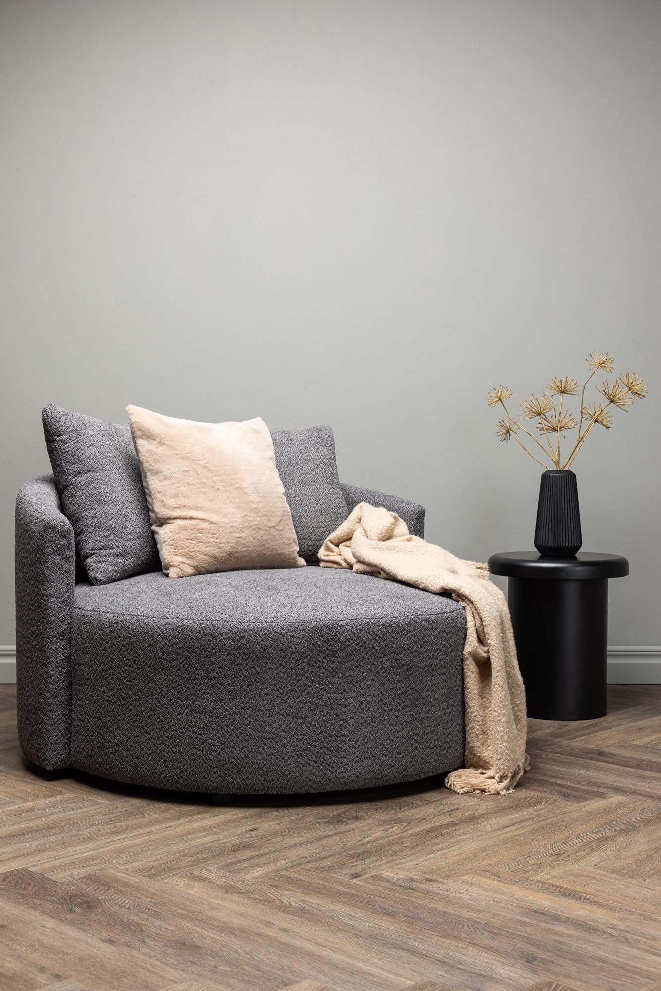 Komfortables Kelso 2-Sitzer Sofa in Creme von Venture Home.