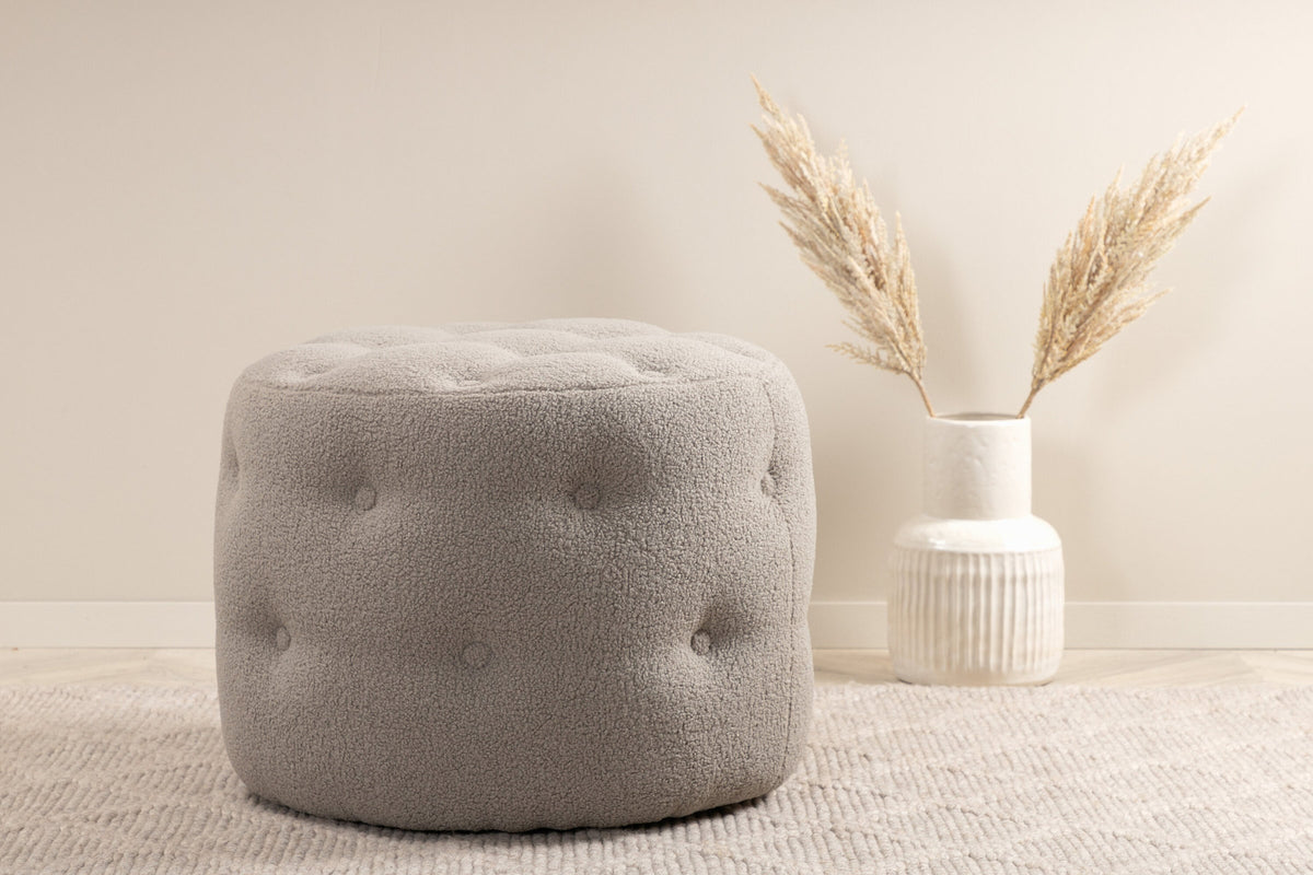Benjamin Ottoman / Pouf in Greige präsentiert im Onlineshop von KAQTU Design AG. Pouf ist von Venture Home