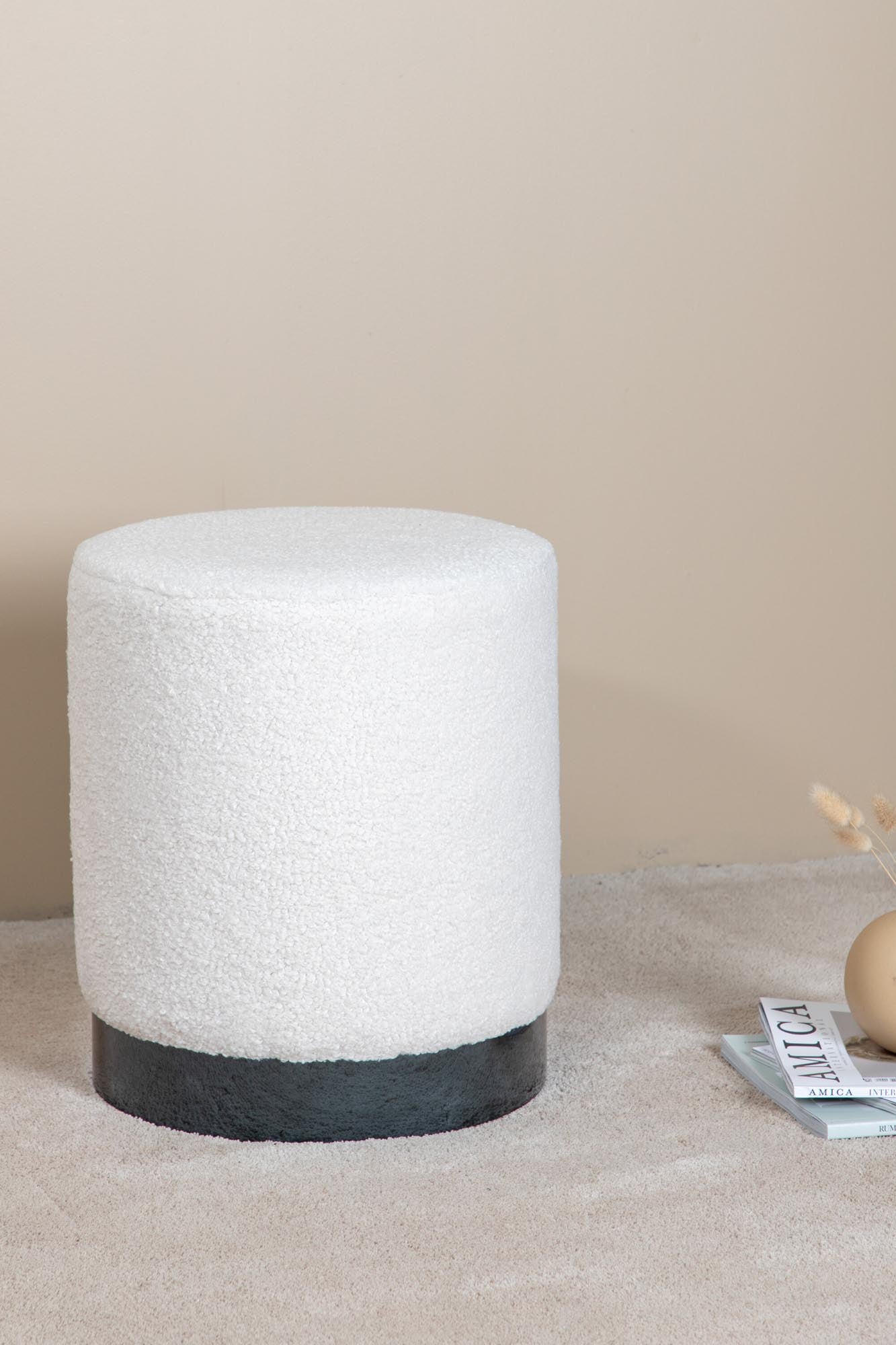 Benji Ottoman / Pouf in Weiss präsentiert im Onlineshop von KAQTU Design AG. Pouf ist von Venture Home