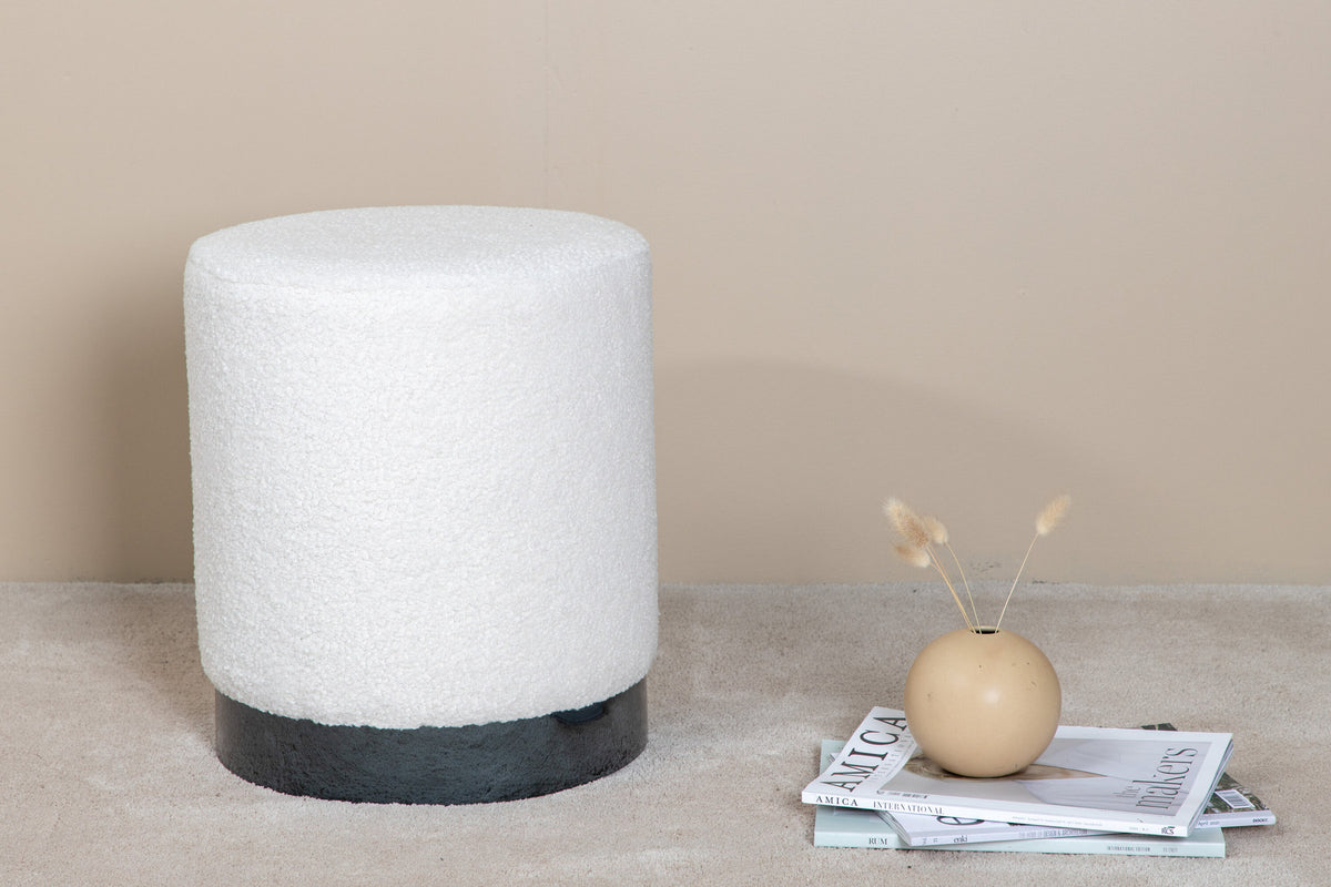 Benji Ottoman / Pouf in Weiss präsentiert im Onlineshop von KAQTU Design AG. Pouf ist von Venture Home