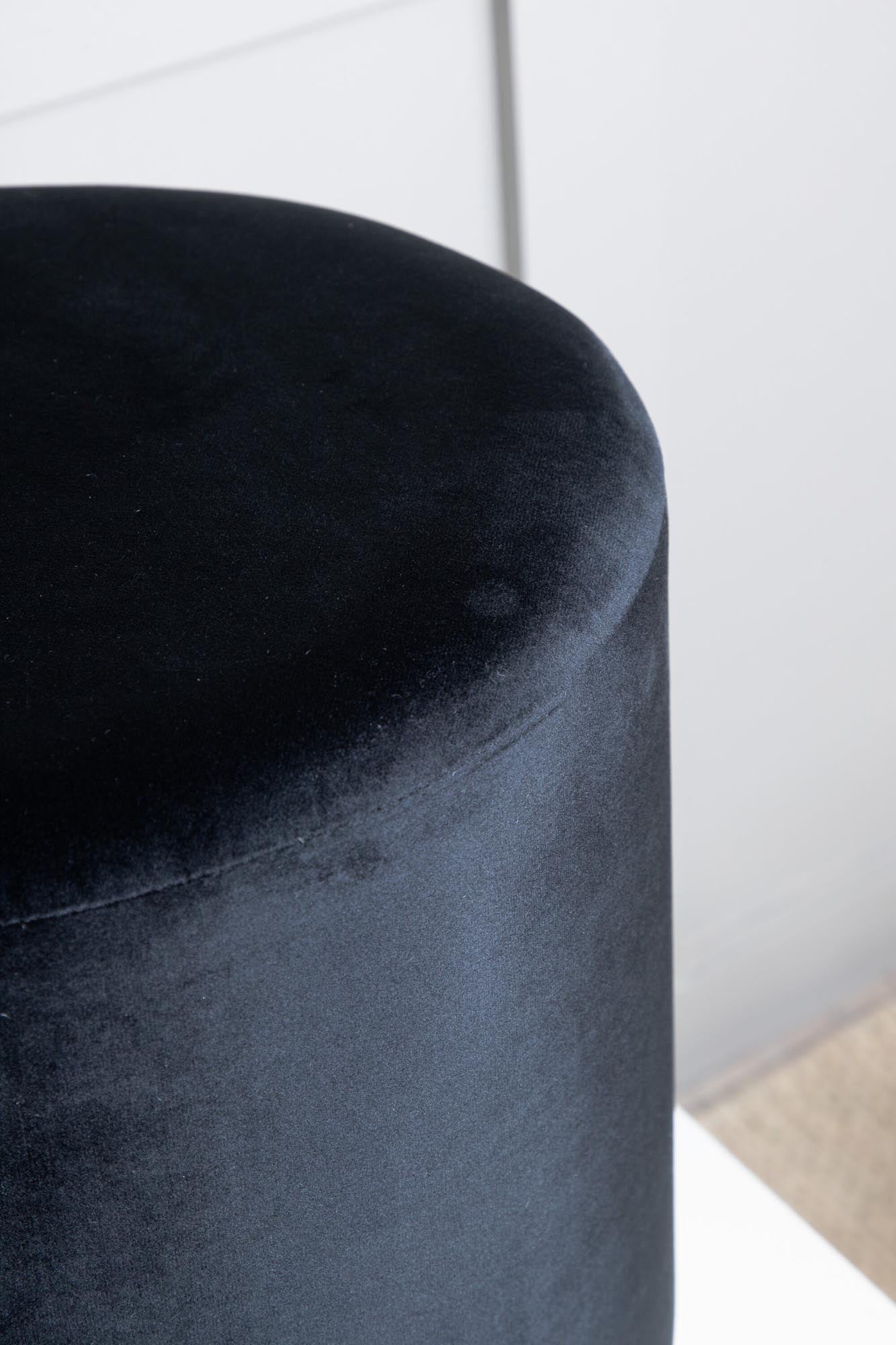 Benji Ottoman / Pouf in Schwarz präsentiert im Onlineshop von KAQTU Design AG. Pouf ist von Venture Home