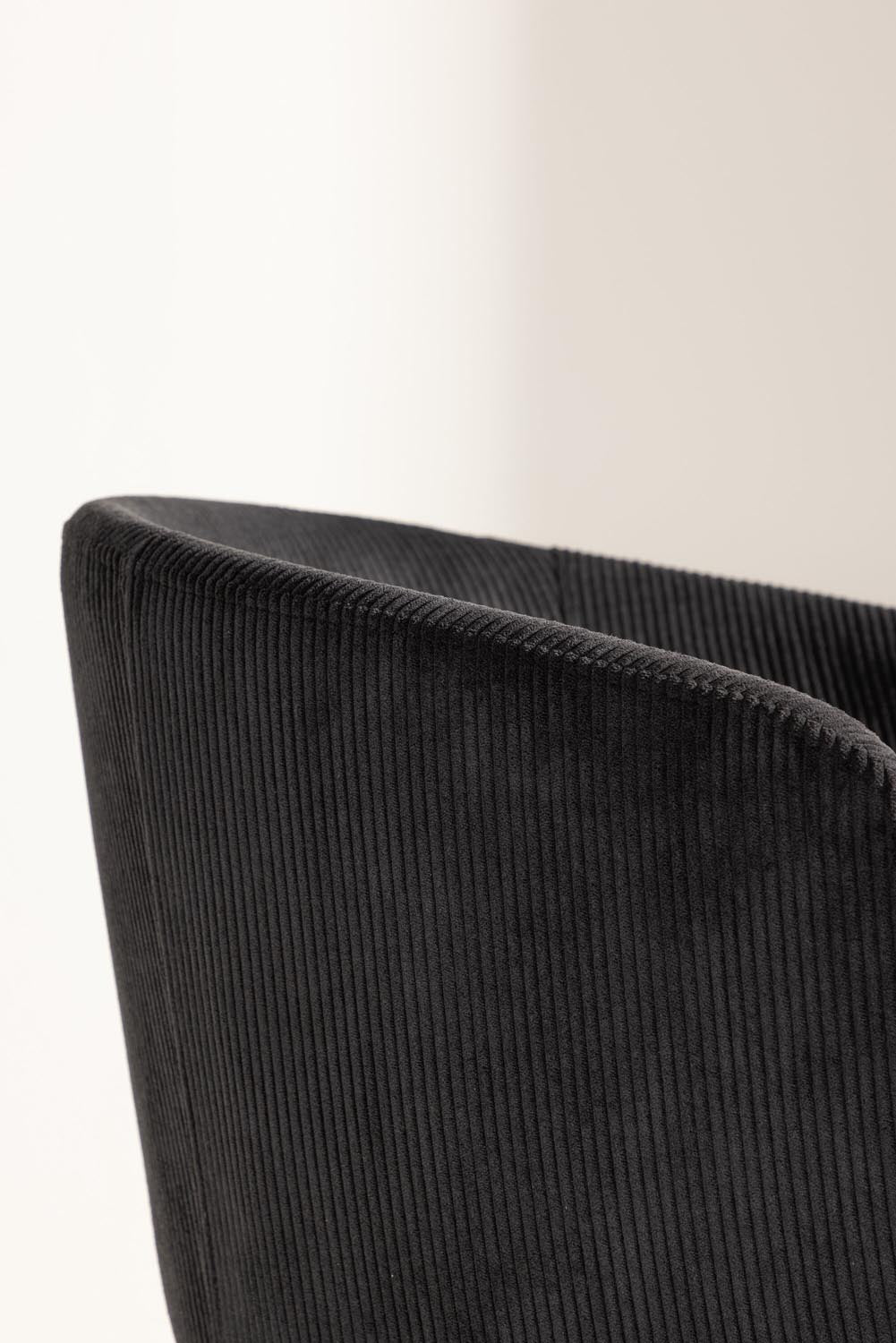 Berit Esszimmerstuhl in Schwarz präsentiert im Onlineshop von KAQTU Design AG. Schalenstuhl ist von Venture Home