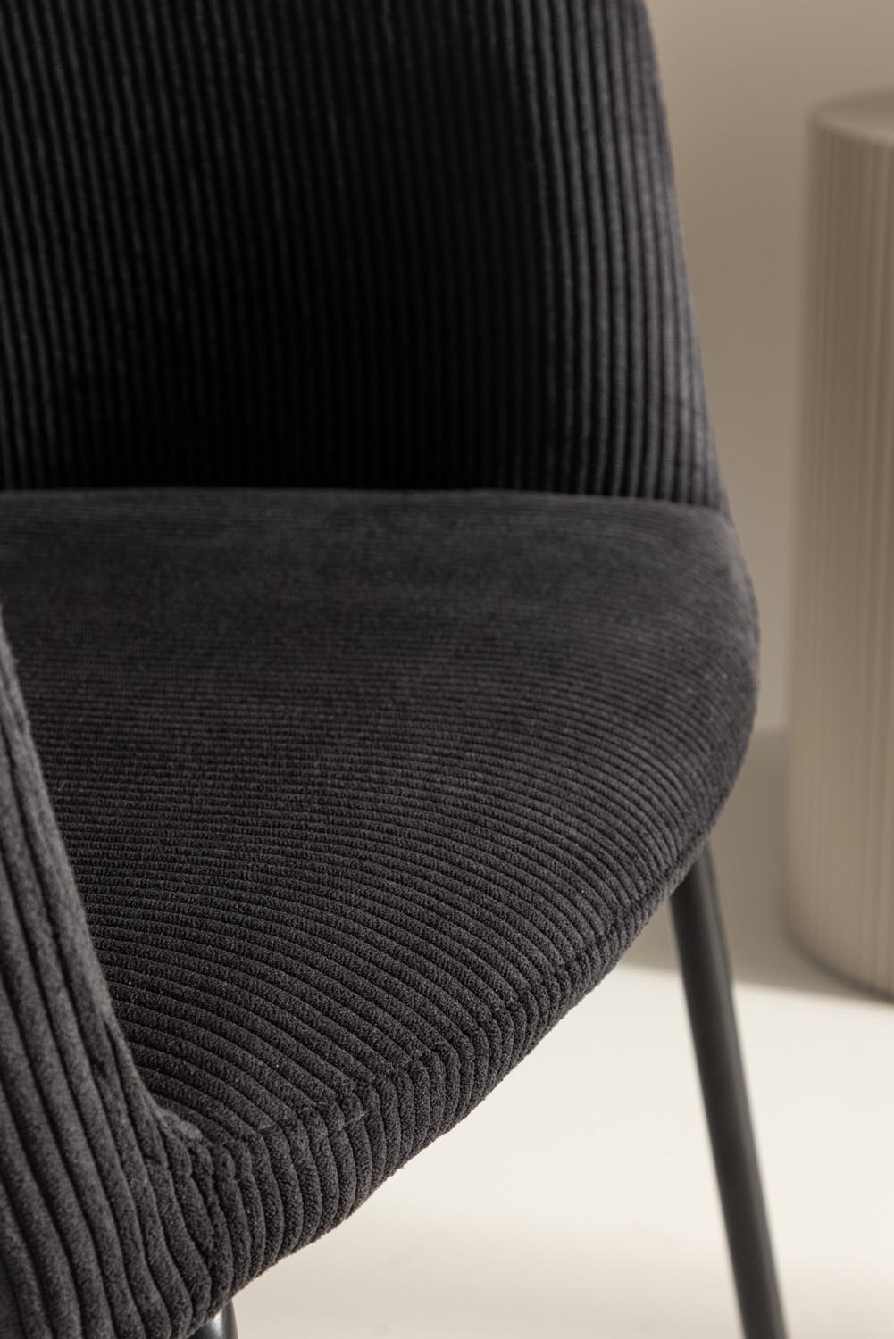 Berit Esszimmerstuhl in Schwarz präsentiert im Onlineshop von KAQTU Design AG. Schalenstuhl ist von Venture Home