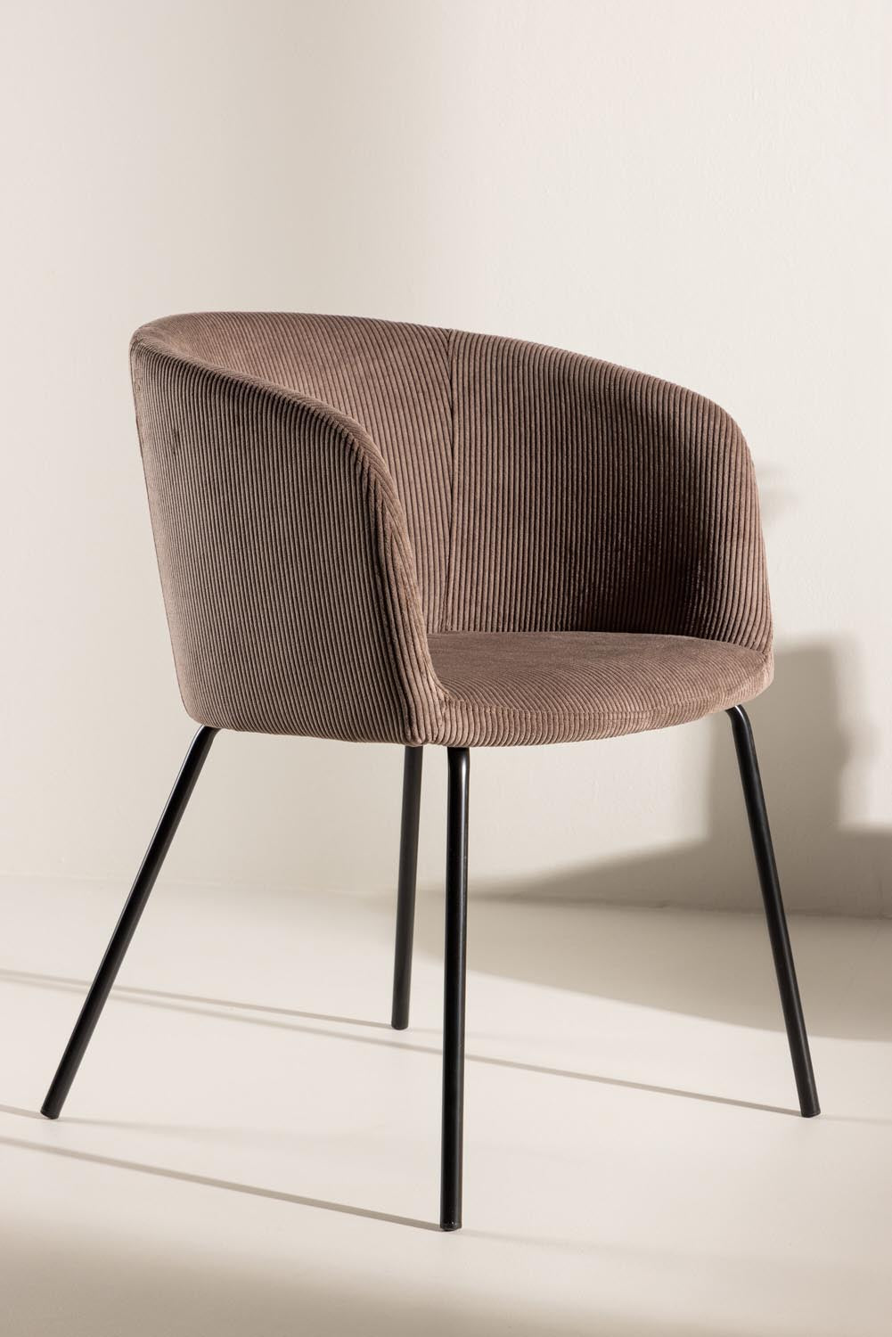 Berit Esszimmerstuhl in Braun präsentiert im Onlineshop von KAQTU Design AG. Schalenstuhl ist von Venture Home
