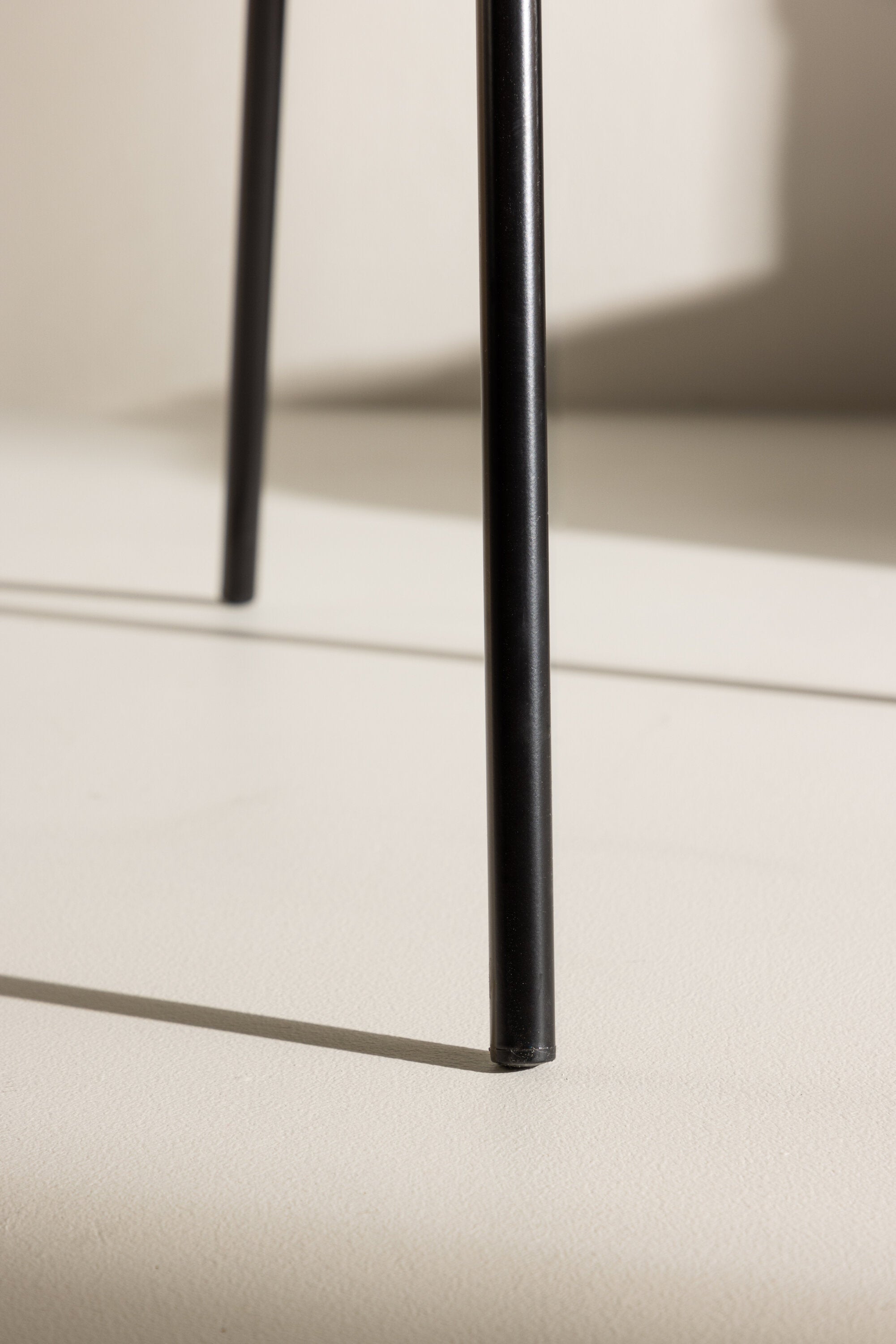 Berit Esszimmerstuhl in Braun präsentiert im Onlineshop von KAQTU Design AG. Schalenstuhl ist von Venture Home