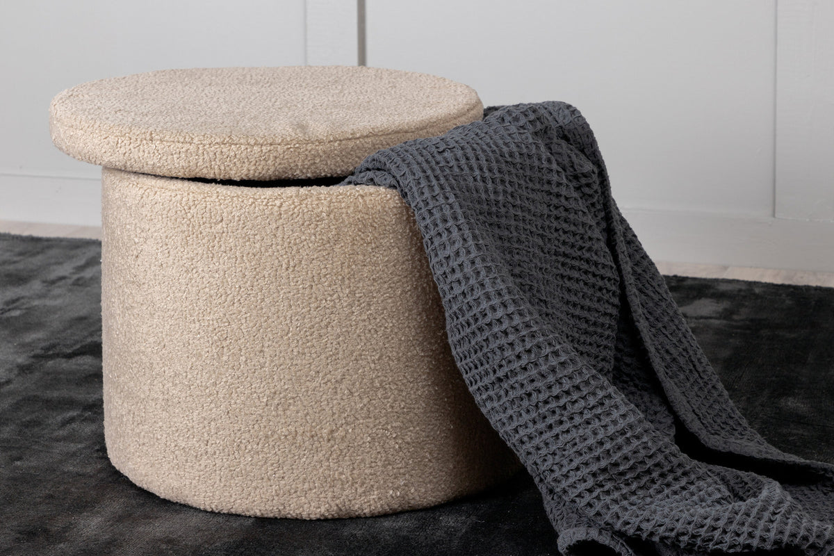 Dunken Ottoman / Pouf in Beige präsentiert im Onlineshop von KAQTU Design AG. Pouf ist von Venture Home