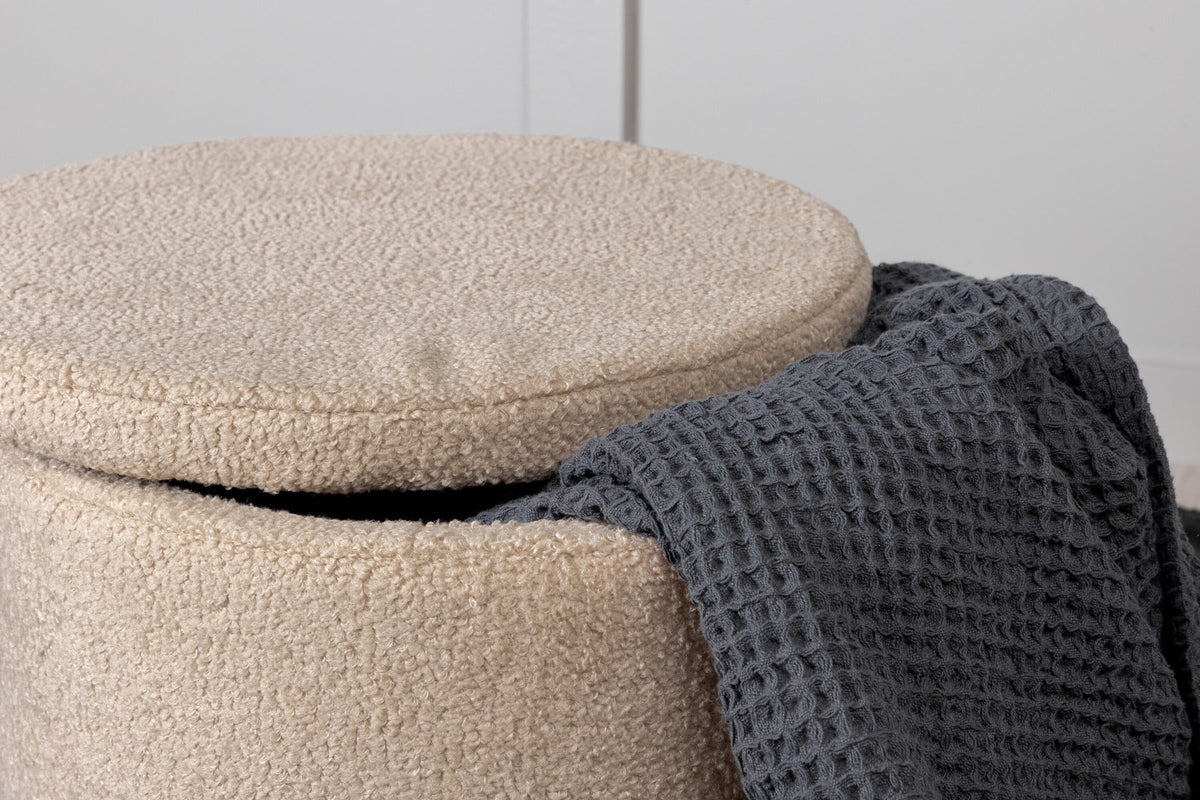 Dunken Ottoman / Pouf in Beige präsentiert im Onlineshop von KAQTU Design AG. Pouf ist von Venture Home
