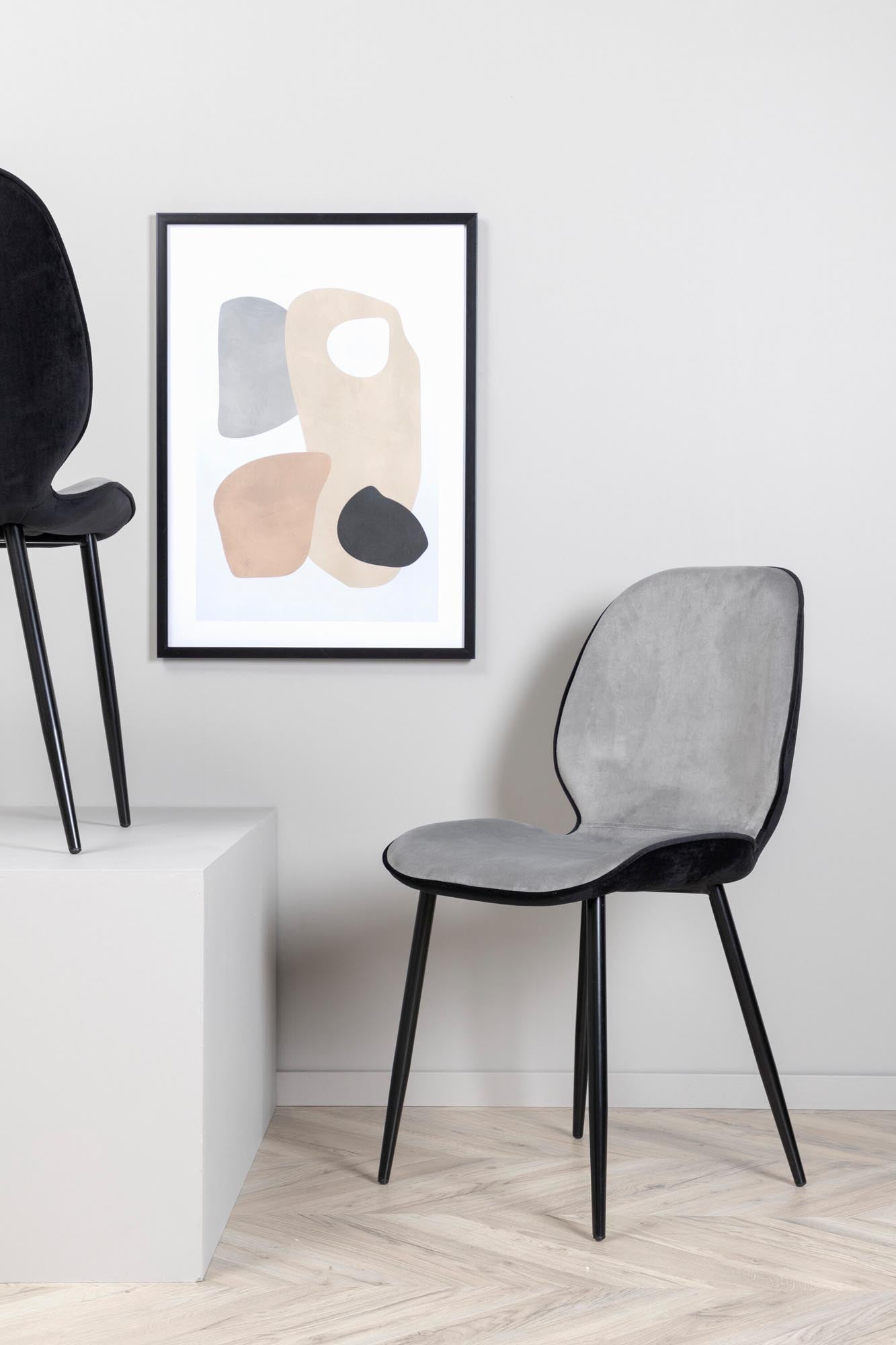 Emma Stuhl in Grau präsentiert im Onlineshop von KAQTU Design AG. Stuhl ist von Venture Home