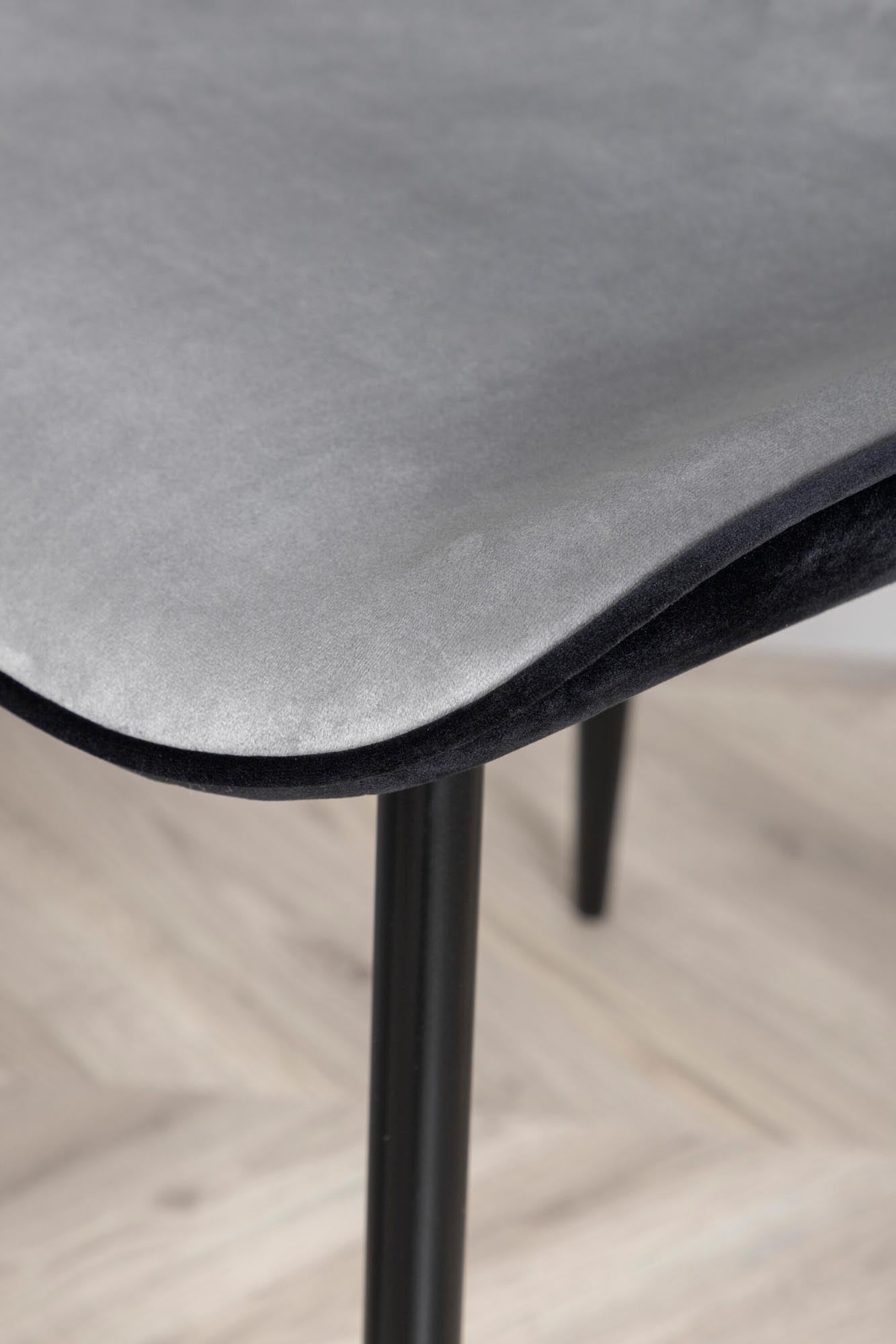 Emma Stuhl in Grau präsentiert im Onlineshop von KAQTU Design AG. Stuhl ist von Venture Home