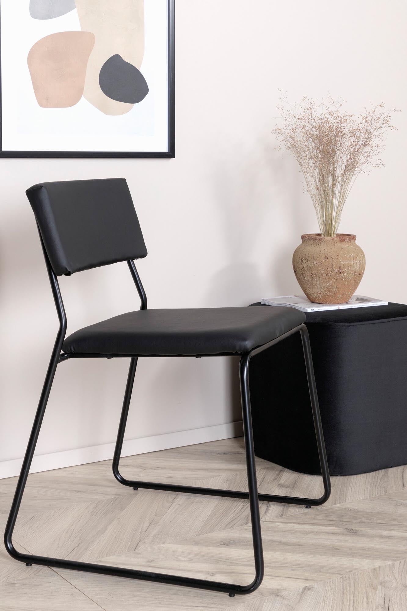 Kenth Stuhl in Schwarz präsentiert im Onlineshop von KAQTU Design AG. Stuhl ist von Venture Home