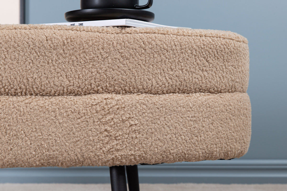 Otto Ottoman / Pouf in Beige präsentiert im Onlineshop von KAQTU Design AG. Ottoman ist von Venture Home