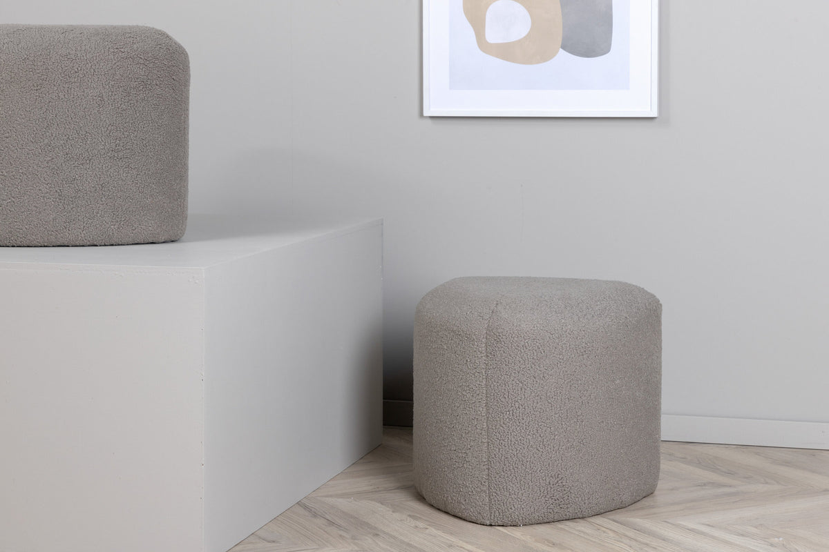 Peg Ottoman / Pouf in Grau präsentiert im Onlineshop von KAQTU Design AG. Pouf ist von Venture Home