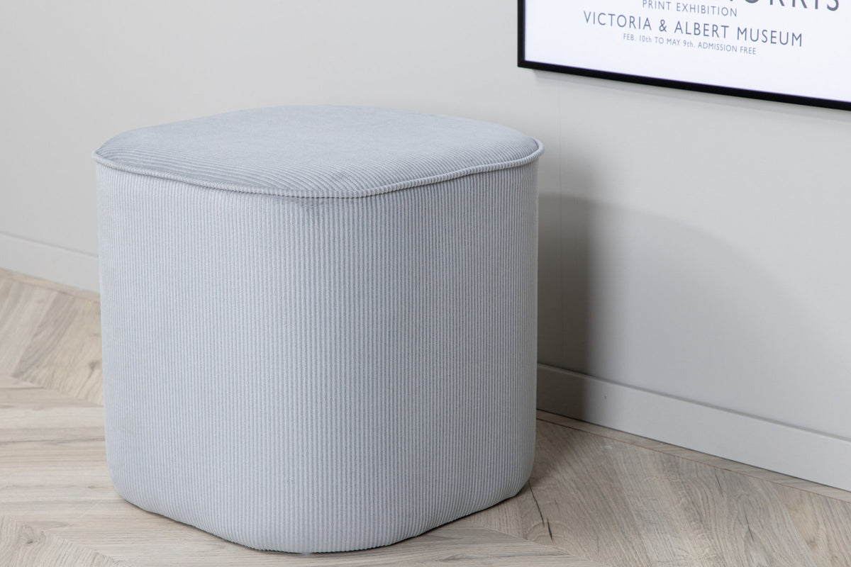 Piff Ottoman / Pouf in Grau präsentiert im Onlineshop von KAQTU Design AG. Pouf ist von Venture Home
