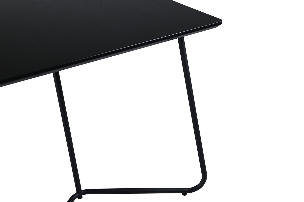 Petra Tisch in Schwarz präsentiert im Onlineshop von KAQTU Design AG. Esstisch ist von Venture Home