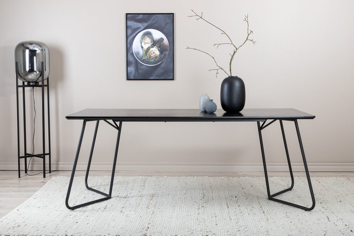 Petra Tisch in Schwarz präsentiert im Onlineshop von KAQTU Design AG. Esstisch ist von Venture Home