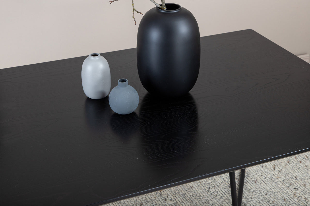 Petra Tisch in Schwarz präsentiert im Onlineshop von KAQTU Design AG. Esstisch ist von Venture Home