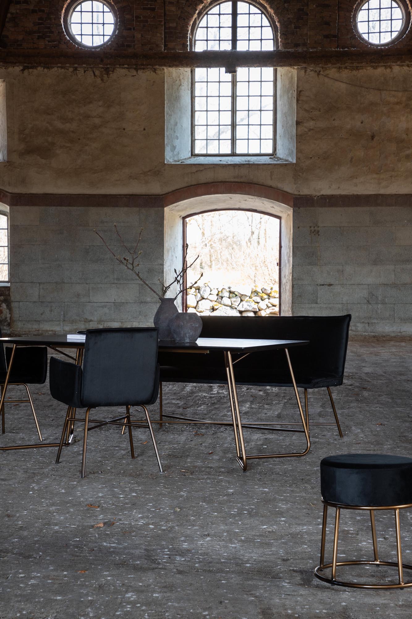Petra Tisch in Schwarz / Kupfer präsentiert im Onlineshop von KAQTU Design AG. Esstisch ist von Venture Home