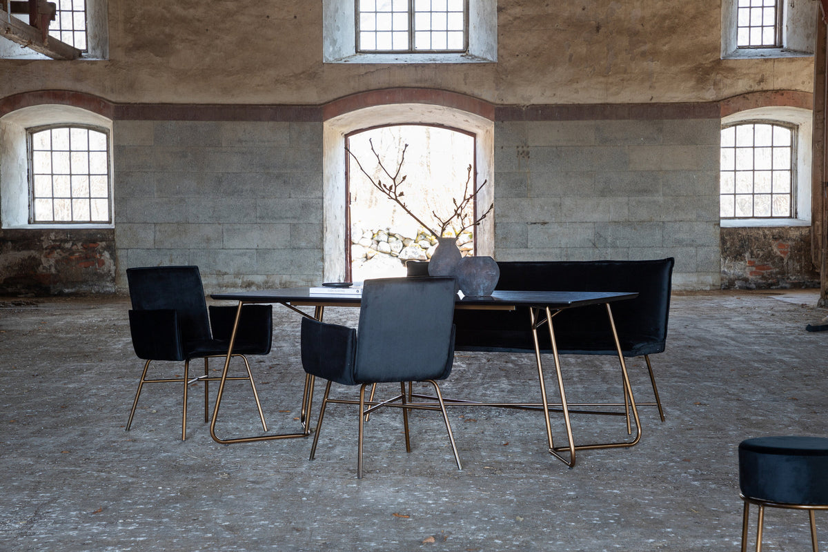 Petra Tisch in Schwarz / Kupfer präsentiert im Onlineshop von KAQTU Design AG. Esstisch ist von Venture Home