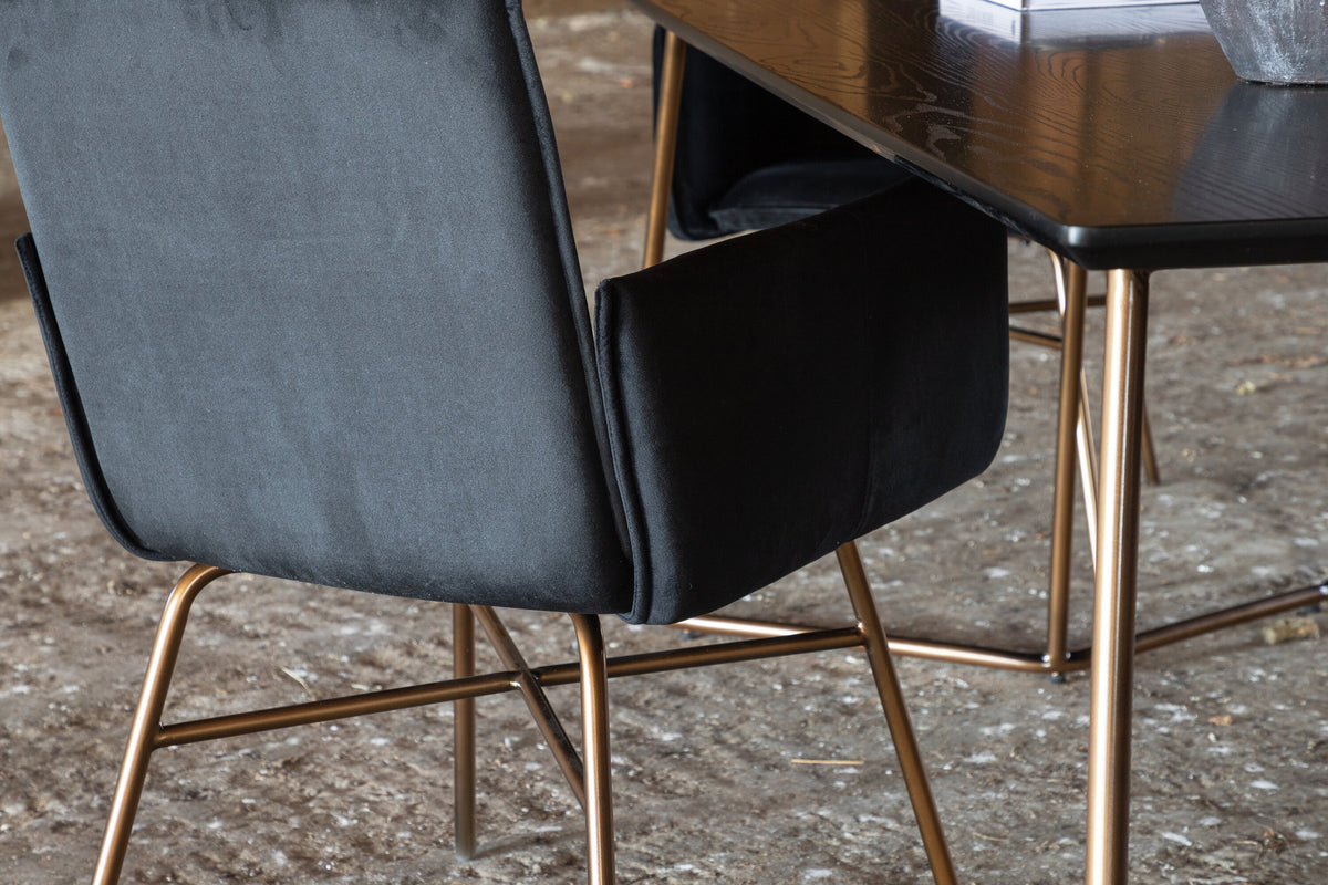 Petra Tisch in Schwarz / Kupfer präsentiert im Onlineshop von KAQTU Design AG. Esstisch ist von Venture Home