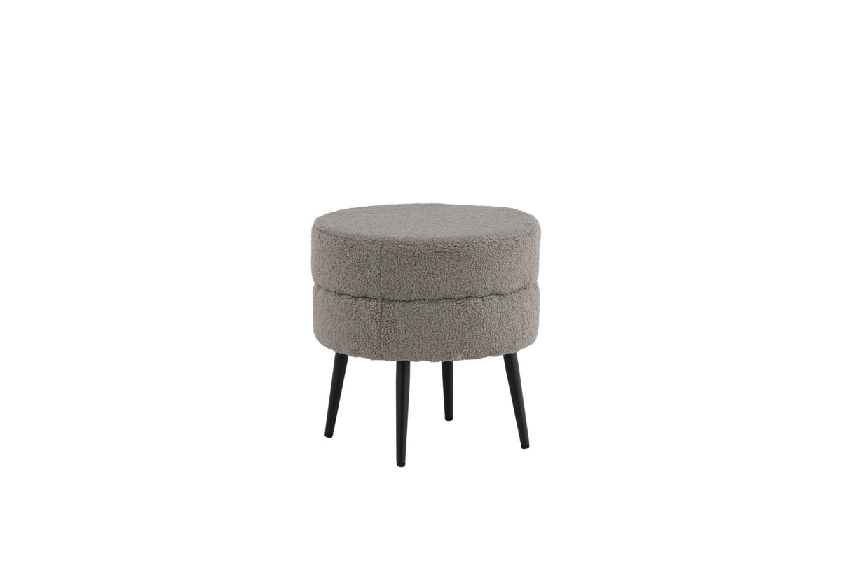 Runder Pouf Pot in Grau mit Teddystoff-Bezug, Durchmesser 40 cm, auf schwarzen, leicht ausgestellten Stahlbeinen stehend.