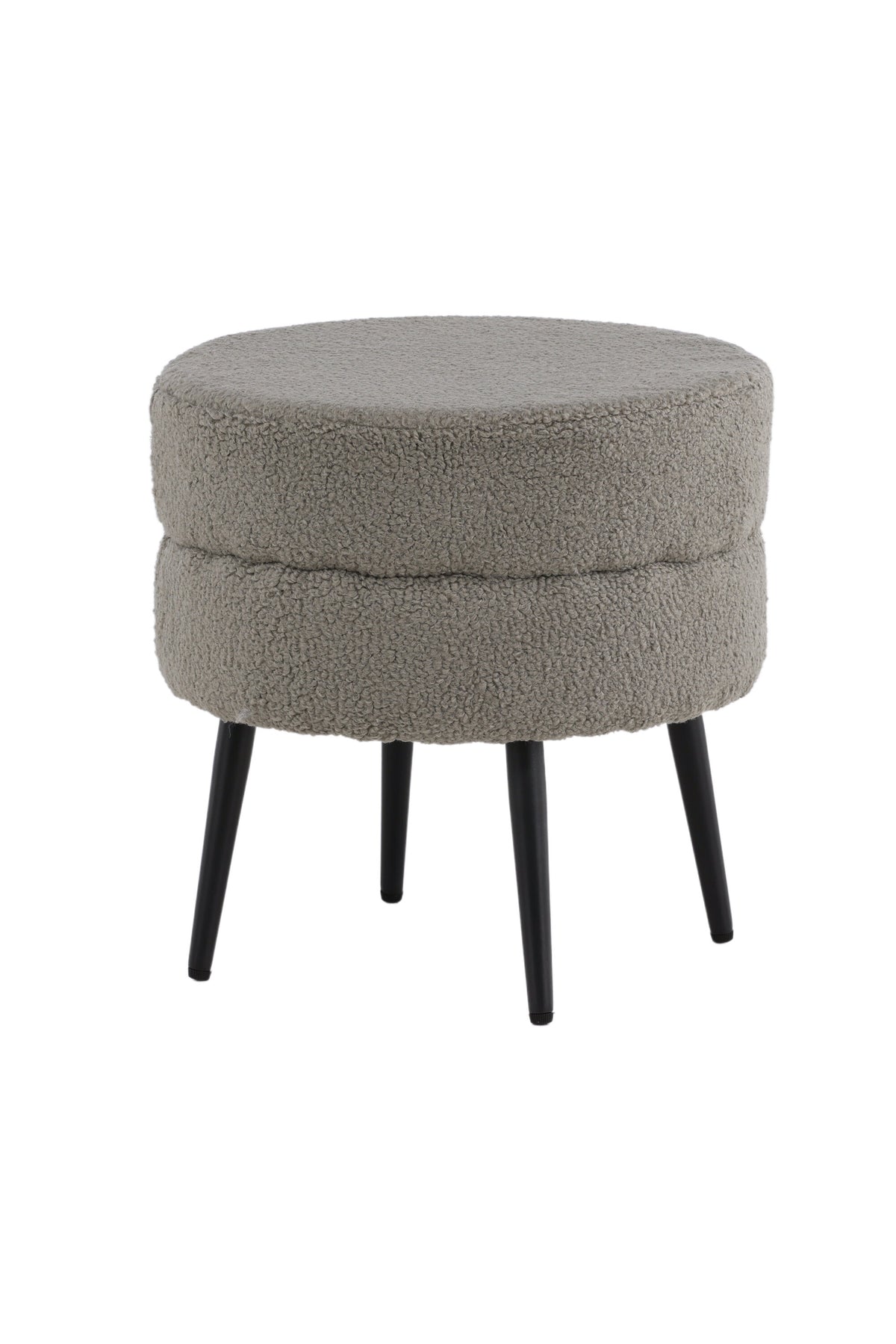 Runder Pouf Pot in Grau mit Teddystoff-Bezug, Durchmesser 40 cm, auf schwarzen, leicht ausgestellten Stahlbeinen stehend.