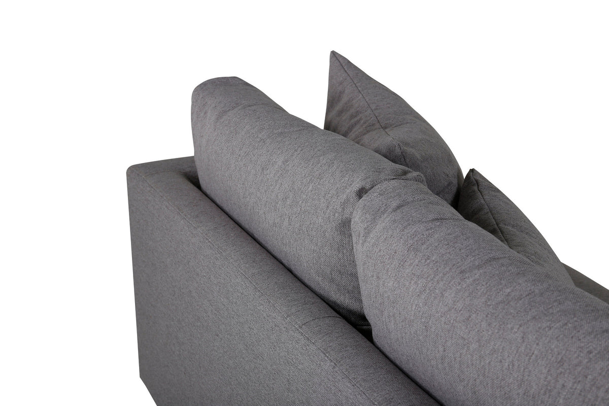 Sofia Sofa in Grau präsentiert im Onlineshop von KAQTU Design AG. 3er Sofa ist von Venture Home