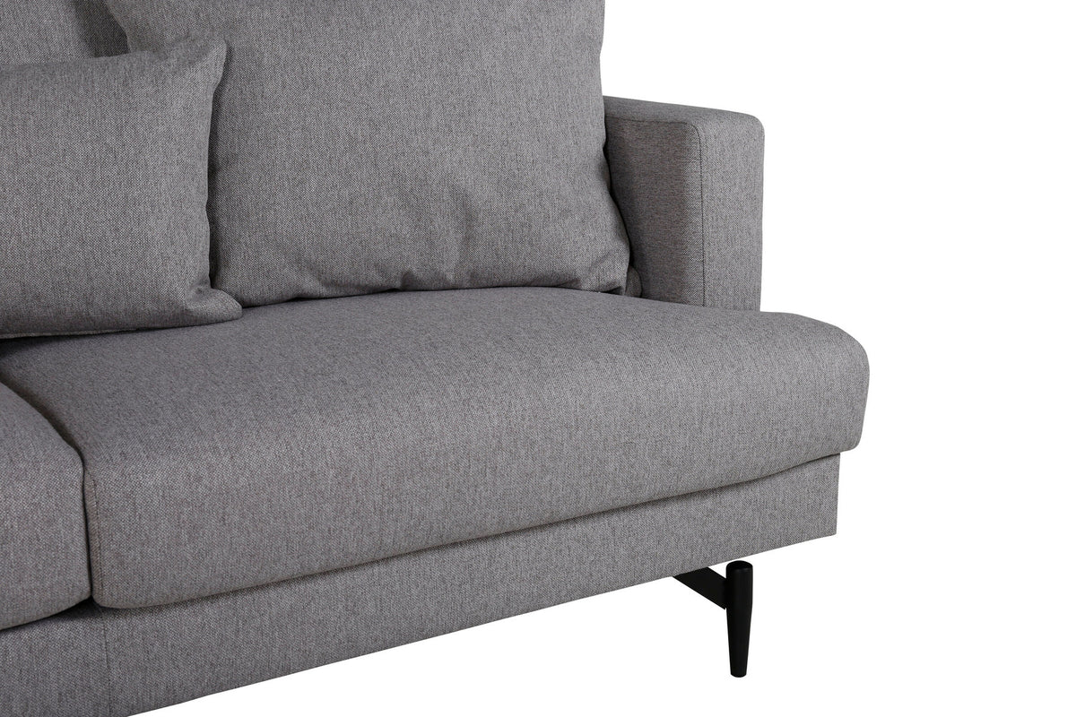 Sofia Sofa in Grau präsentiert im Onlineshop von KAQTU Design AG. 3er Sofa ist von Venture Home