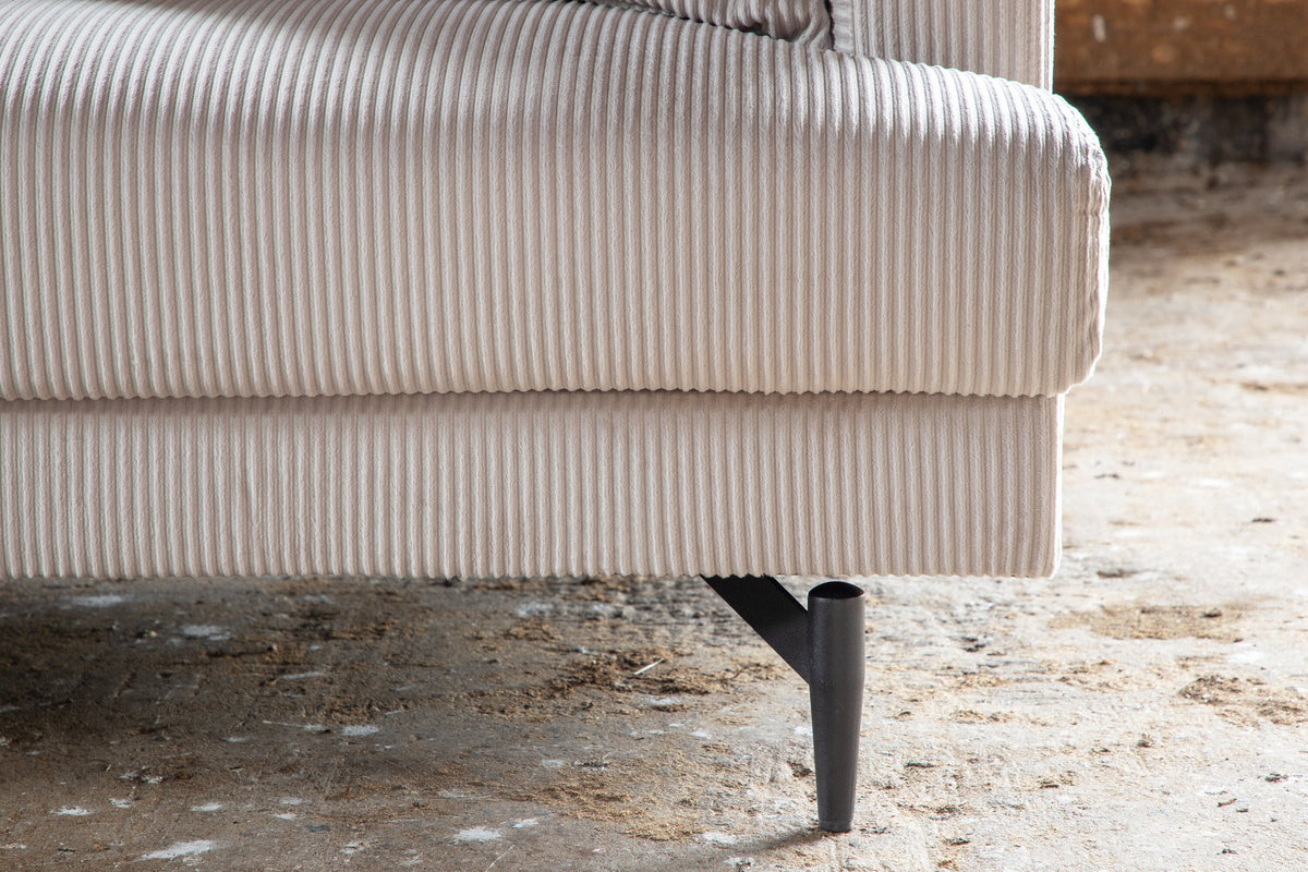 Sofia Sofa in Beige präsentiert im Onlineshop von KAQTU Design AG. 3er Sofa ist von Venture Home
