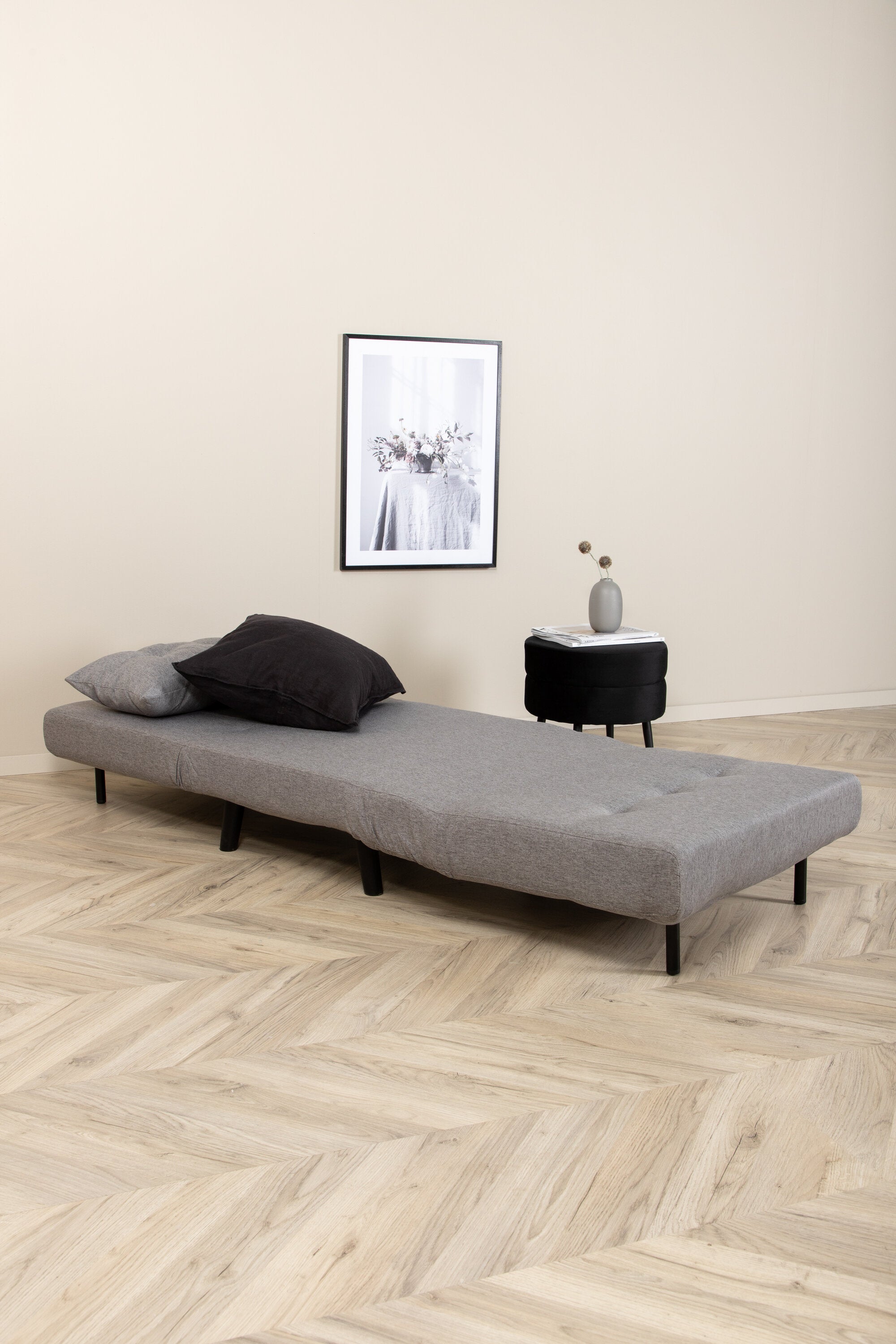 Vicky Bettsofa in Grau präsentiert im Onlineshop von KAQTU Design AG. Bettsofa ist von Venture Home