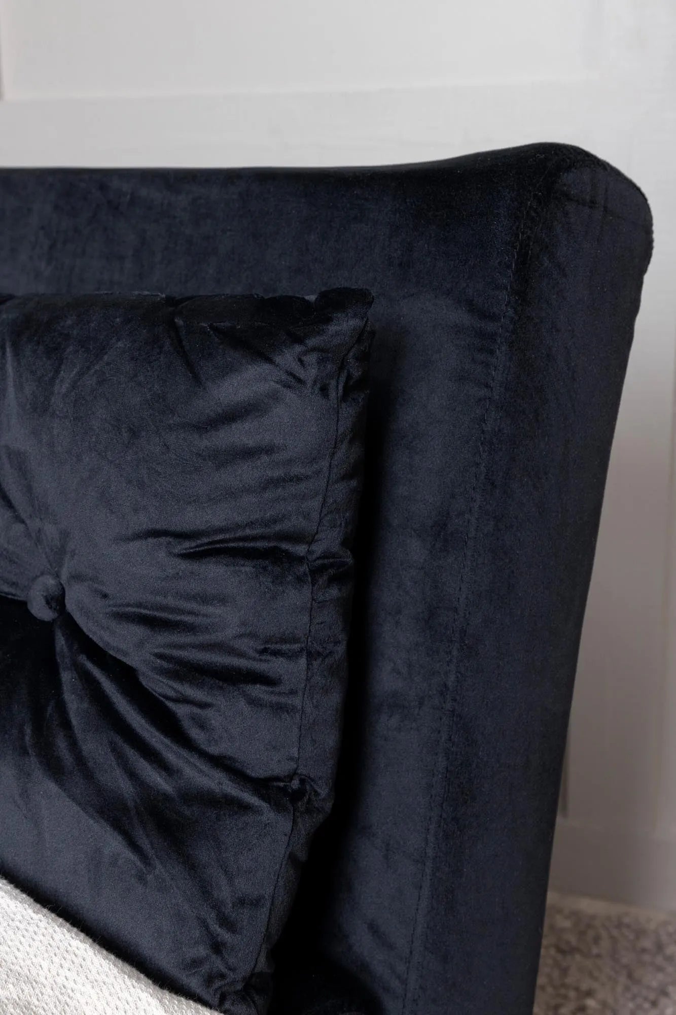 Vicky Bettsofa: Eleganz und Komfort für Ihr modernes Zuhause.