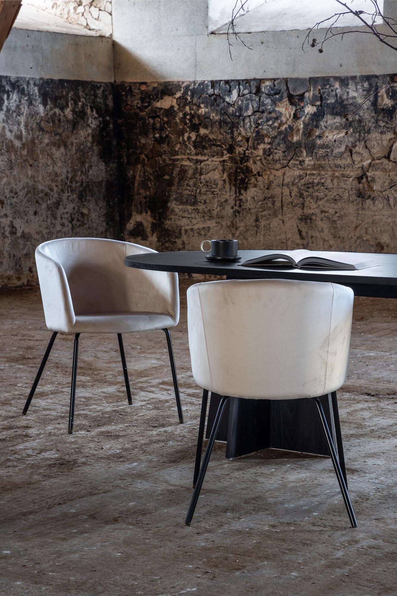 Bootcut Esstisch oval in Schwarz präsentiert im Onlineshop von KAQTU Design AG. Esstisch ist von Venture Home